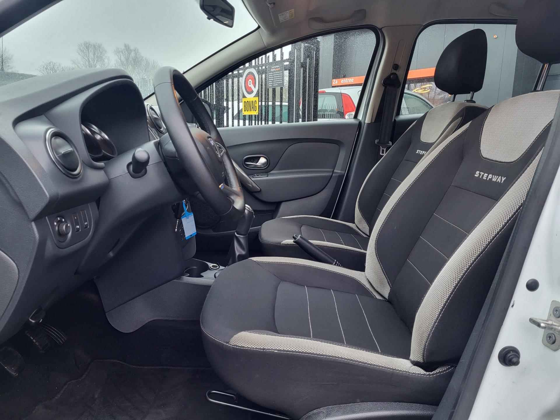 Dacia Sandero 0.9 TCe Stepway | Navigatie, PDC achter, LED dagrijverlichting en airco! - 13/33