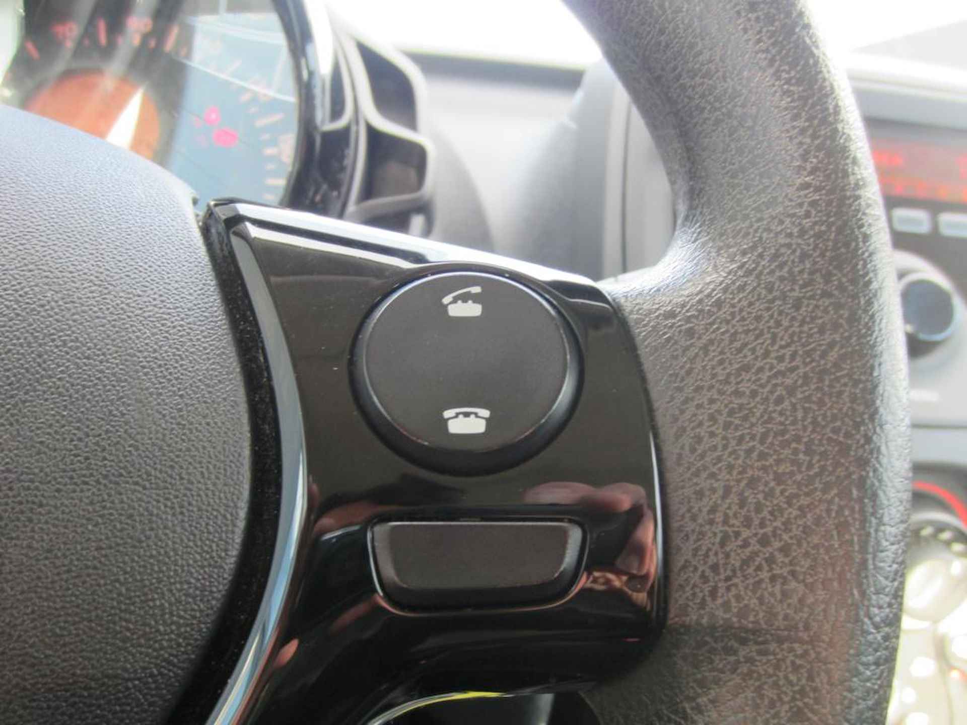 Toyota Aygo 1.0 VVT-i X-Bitone Airco Bluetooth NL auto 5 Drs - 12/16