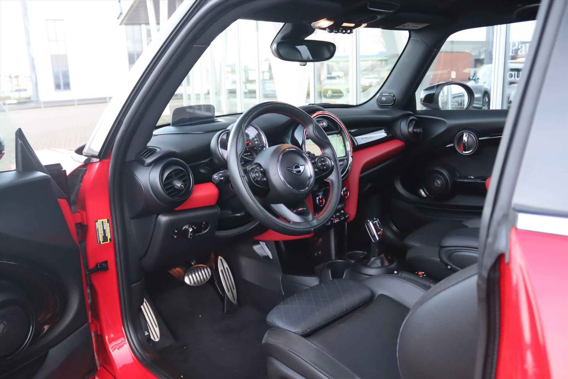 Mini Mini 3-Deurs (f56) 2.0 192PK COOPER S AUTOMAAT JCW Pakket | Panodak | Leer | Head Up | Harman Kardon | Camera | Adapt.Cruise | Performance Control | - 6/74