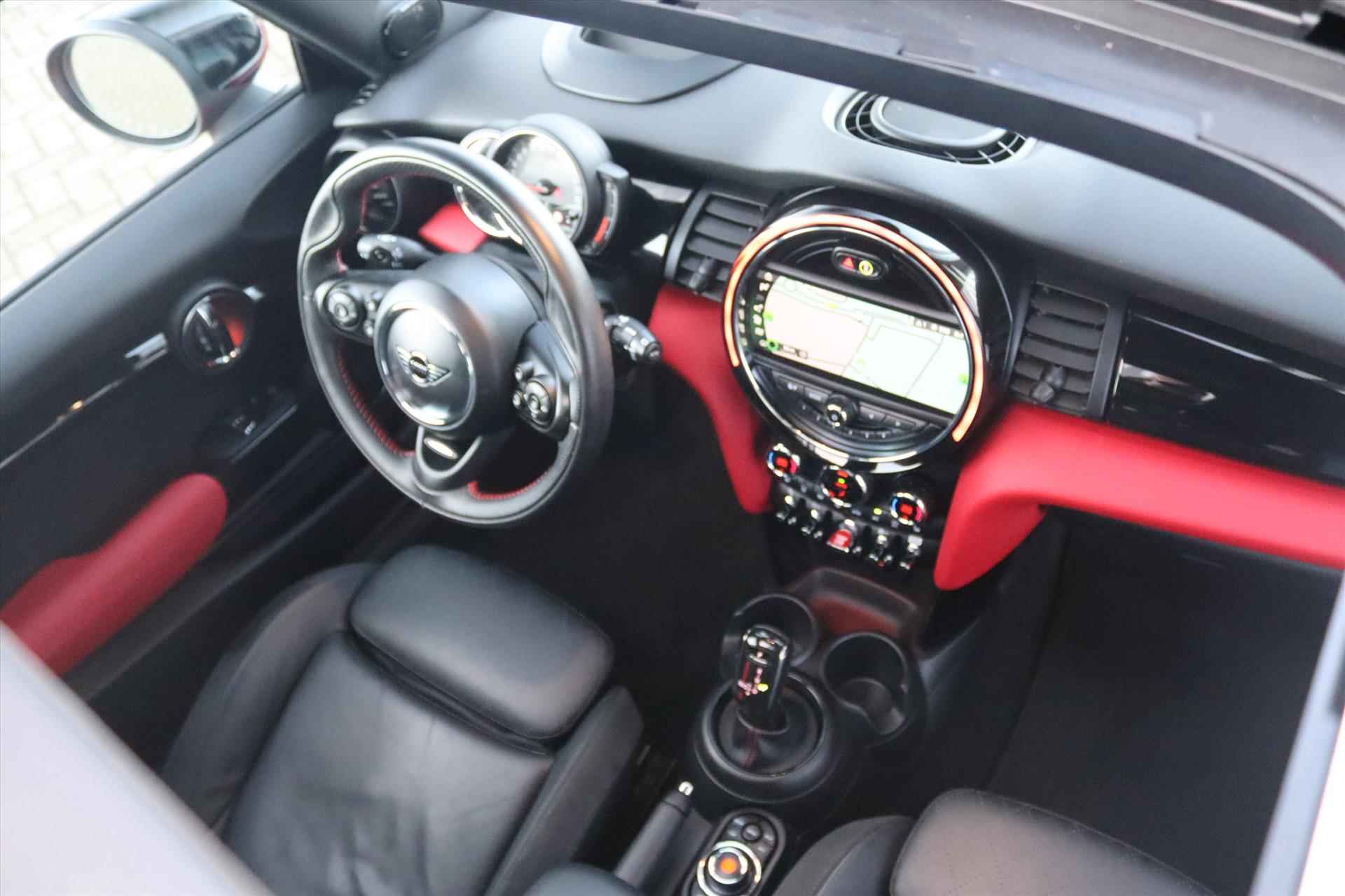 Mini Mini 3-Deurs (f56) 2.0 192PK COOPER S AUTOMAAT JCW Pakket | Panodak | Leer | Head Up | Harman Kardon | Camera | Adapt.Cruise | Performance Control | - 11/74