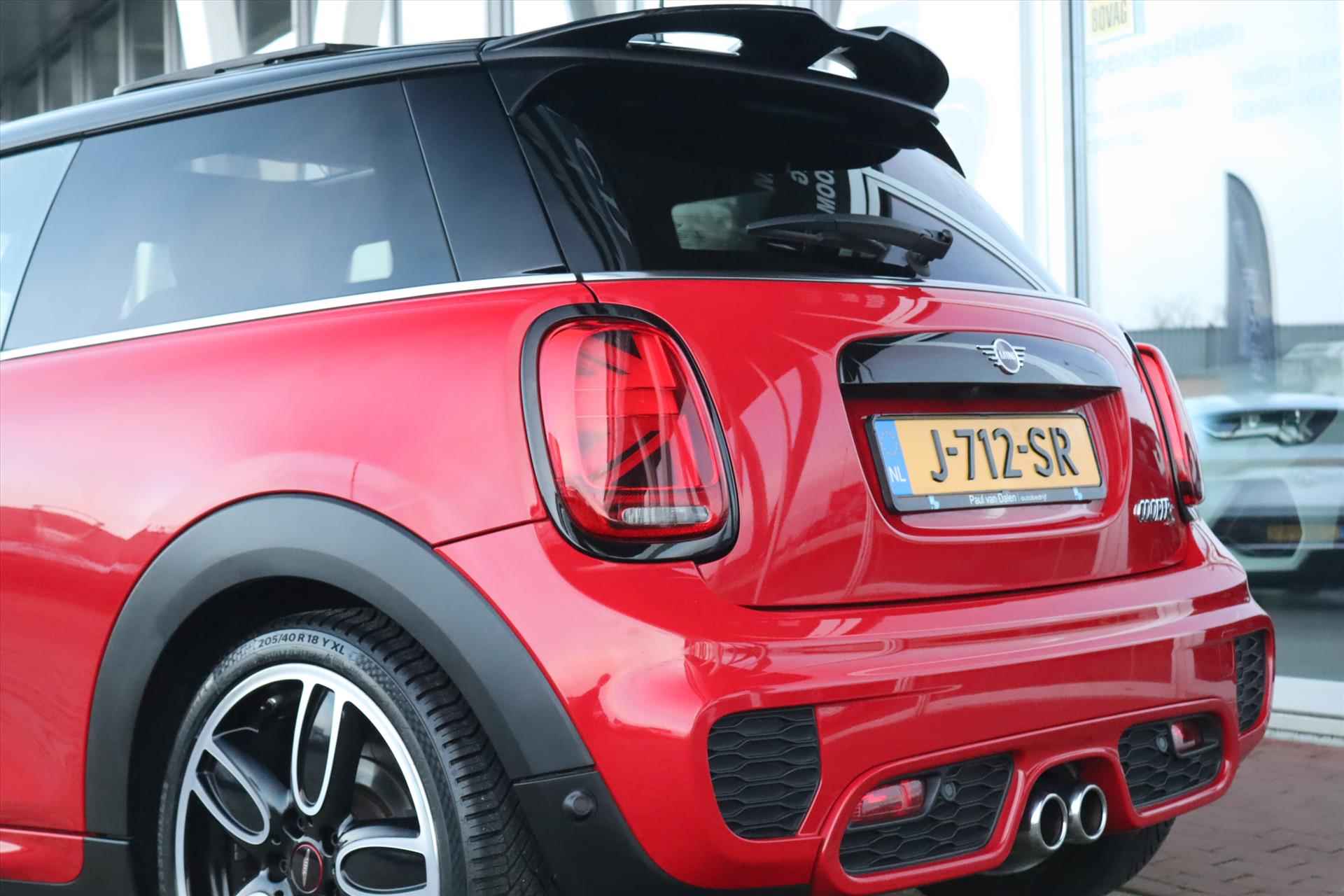 Mini Mini 3-Deurs (f56) 2.0 192PK COOPER S AUTOMAAT JCW Pakket | Panodak | Leer | Head Up | Harman Kardon | Camera | Adapt.Cruise | Performance Control | - 16/74