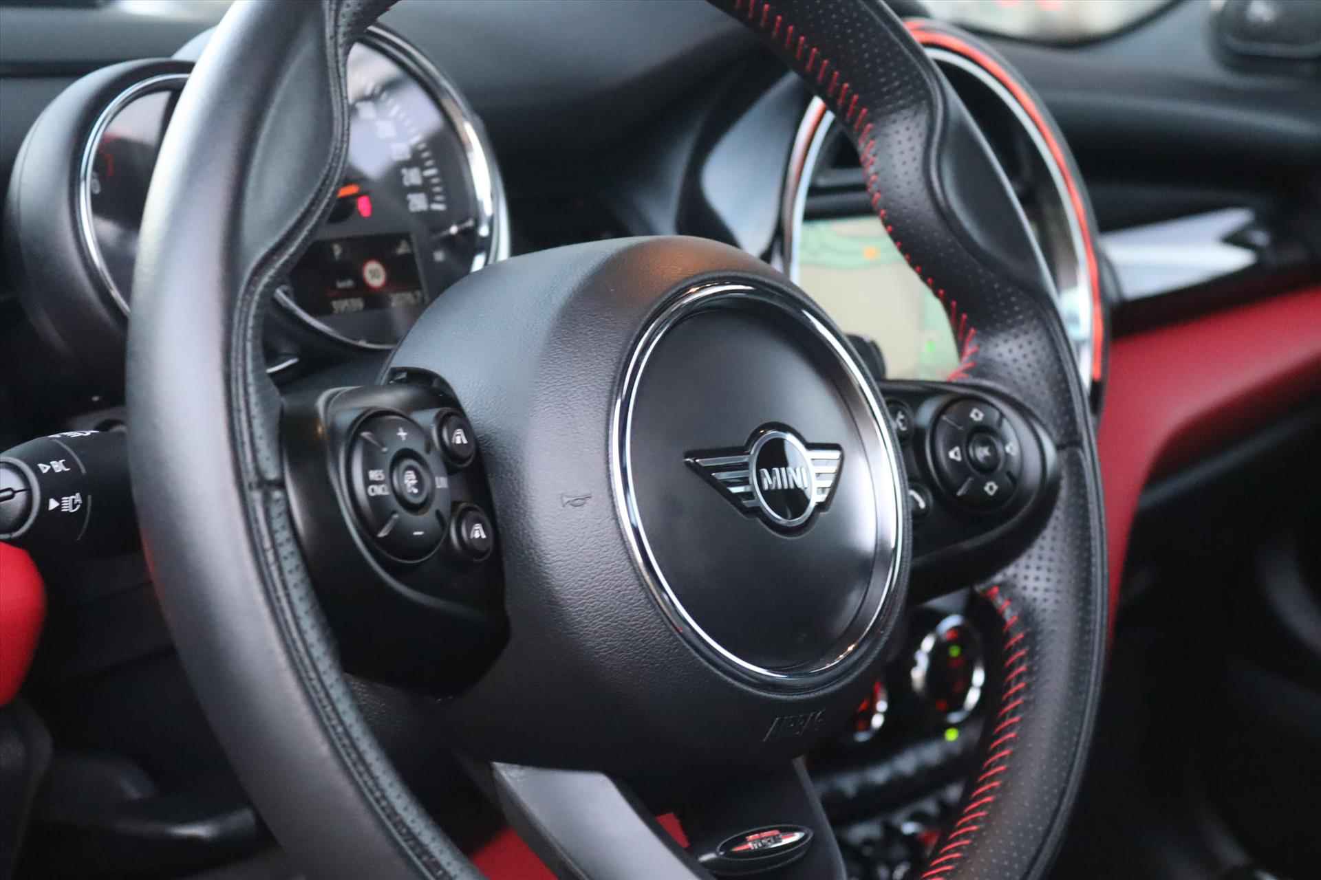 Mini Mini 3-Deurs (f56) 2.0 192PK COOPER S AUTOMAAT JCW Pakket | Panodak | Leer | Head Up | Harman Kardon | Camera | Adapt.Cruise | Performance Control | - 20/74