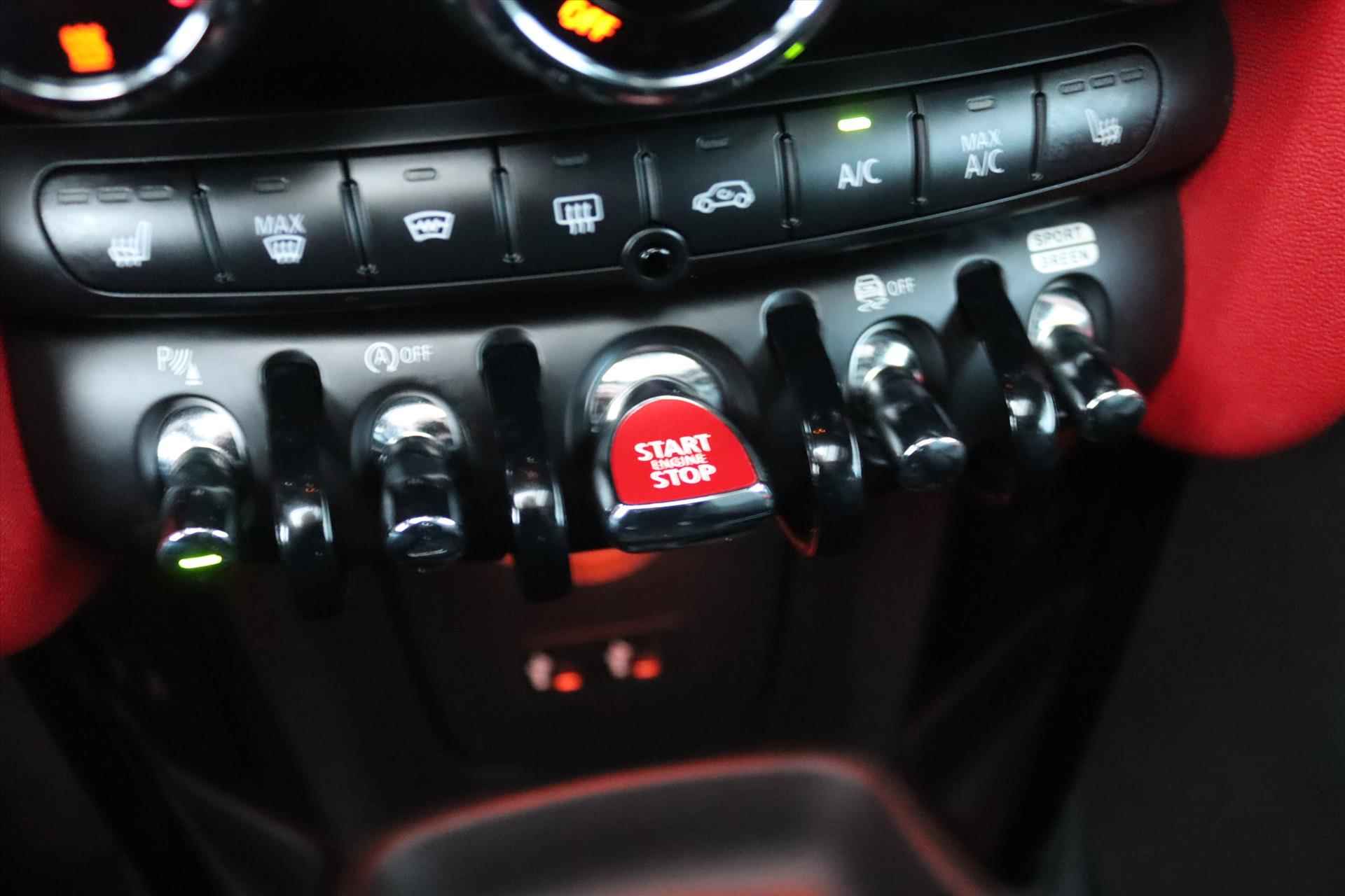 Mini Mini 3-Deurs (f56) 2.0 192PK COOPER S AUTOMAAT JCW Pakket | Panodak | Leer | Head Up | Harman Kardon | Camera | Adapt.Cruise | Performance Control | - 32/74