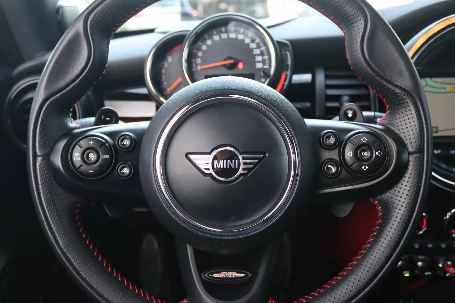 Mini Mini 3-Deurs (f56) 2.0 192PK COOPER S AUTOMAAT JCW Pakket | Panodak | Leer | Head Up | Harman Kardon | Camera | Adapt.Cruise | Performance Control | - 37/74