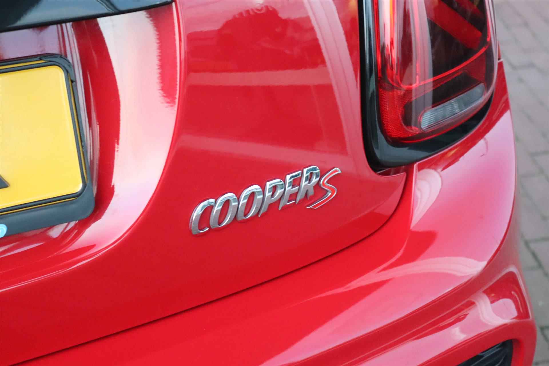 Mini Mini 3-Deurs (f56) 2.0 192PK COOPER S AUTOMAAT JCW Pakket | Panodak | Leer | Head Up | Harman Kardon | Camera | Adapt.Cruise | Performance Control | - 54/74