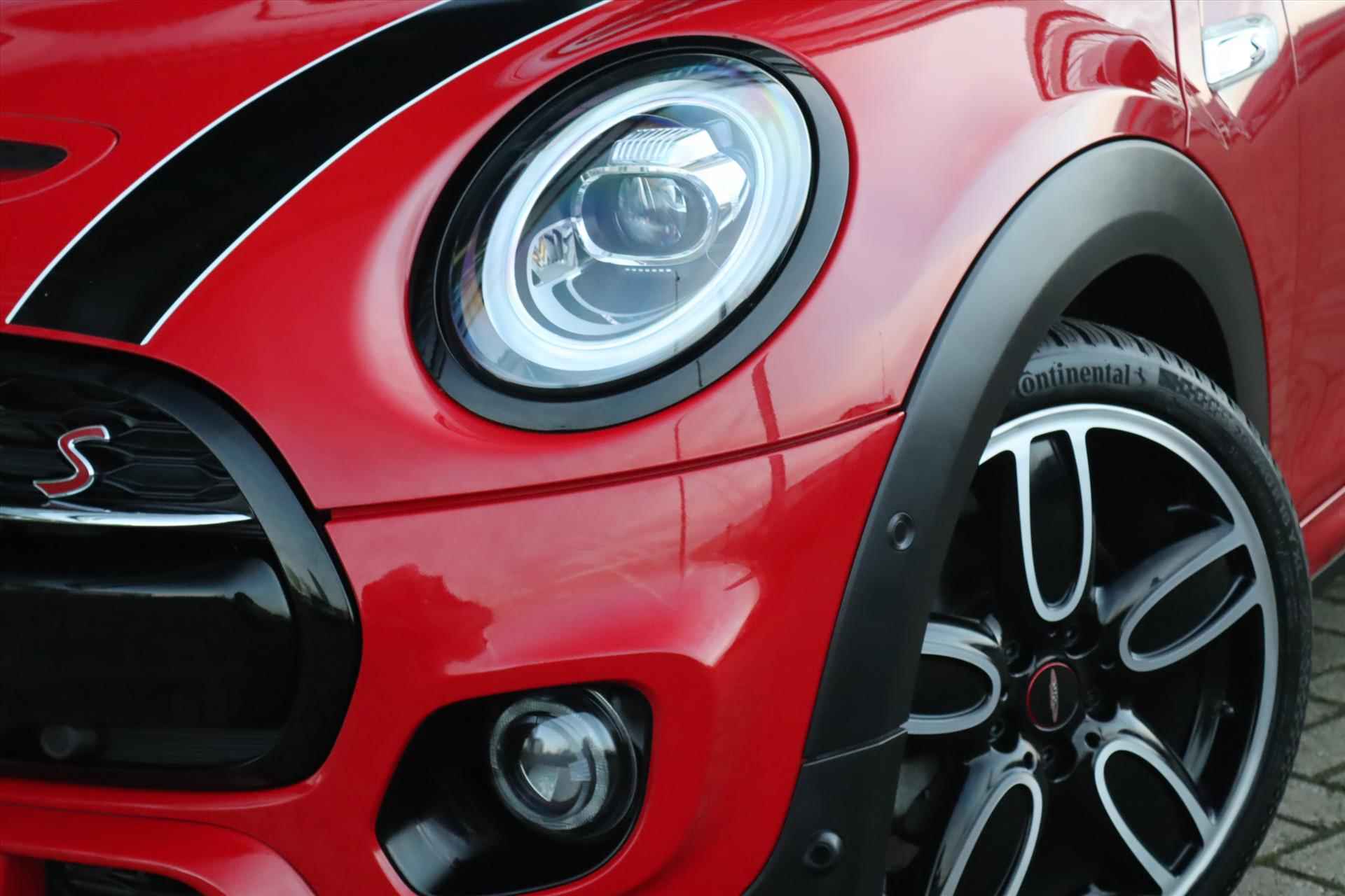 Mini Mini 3-Deurs (f56) 2.0 192PK COOPER S AUTOMAAT JCW Pakket | Panodak | Leer | Head Up | Harman Kardon | Camera | Adapt.Cruise | Performance Control | - 60/74