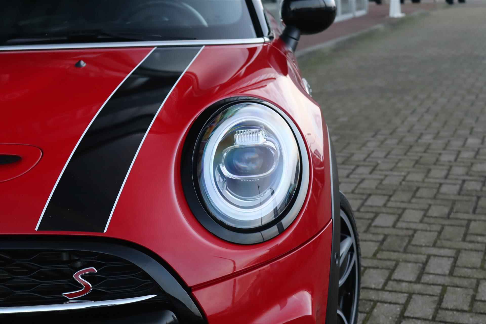 Mini Mini 3-Deurs (f56) 2.0 192PK COOPER S AUTOMAAT JCW Pakket | Panodak | Leer | Head Up | Harman Kardon | Camera | Adapt.Cruise | Performance Control | - 62/74