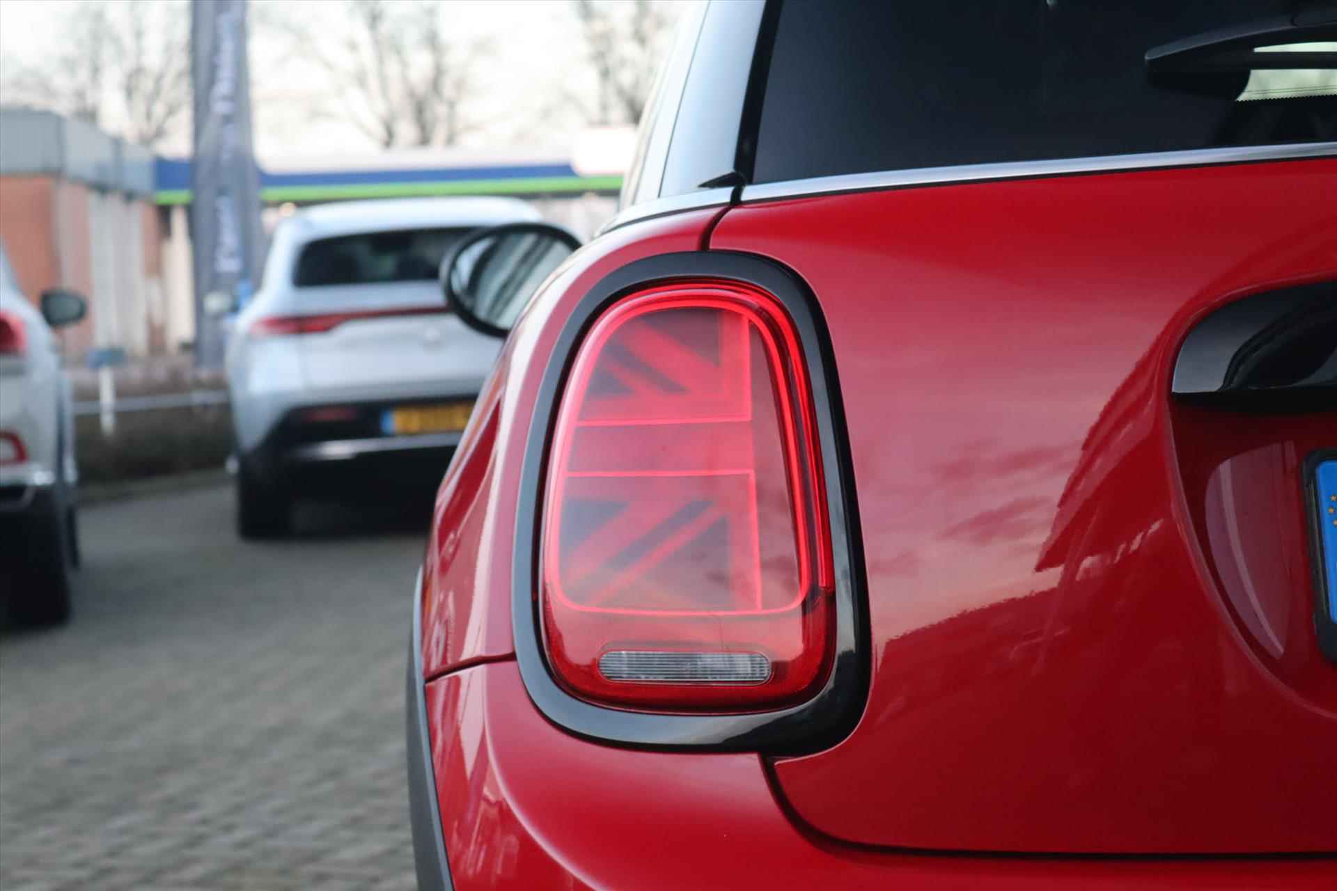 Mini Mini 3-Deurs (f56) 2.0 192PK COOPER S AUTOMAAT JCW Pakket | Panodak | Leer | Head Up | Harman Kardon | Camera | Adapt.Cruise | Performance Control | - 56/74