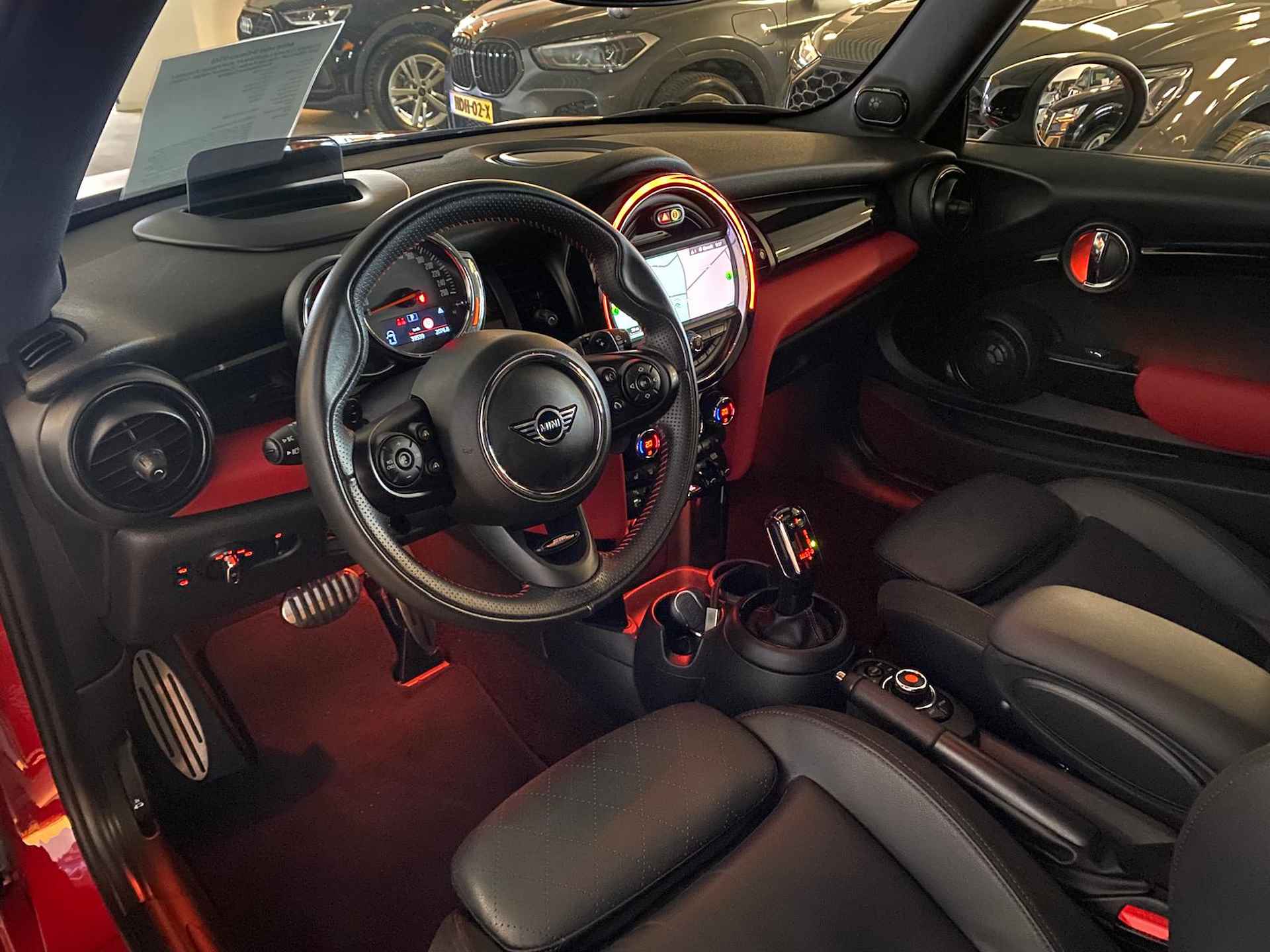 Mini Mini 3-Deurs (f56) 2.0 192PK COOPER S AUTOMAAT JCW Pakket | Panodak | Leer | Head Up | Harman Kardon | Camera | Adapt.Cruise | Performance Control | - 67/74