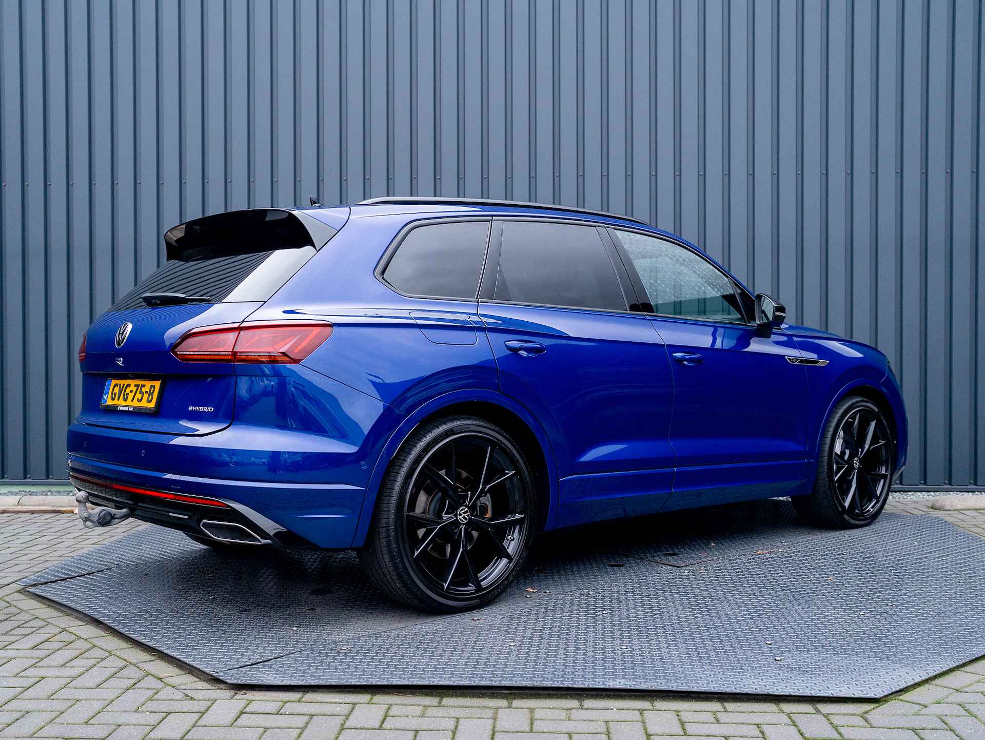 Volkswagen Touareg 3.0 TSi 4MOTION R | Panodak | Stoelkoeling | Trekhaak | Luchtvering | 22'' | Prijs Rijklaar!! - 24/65