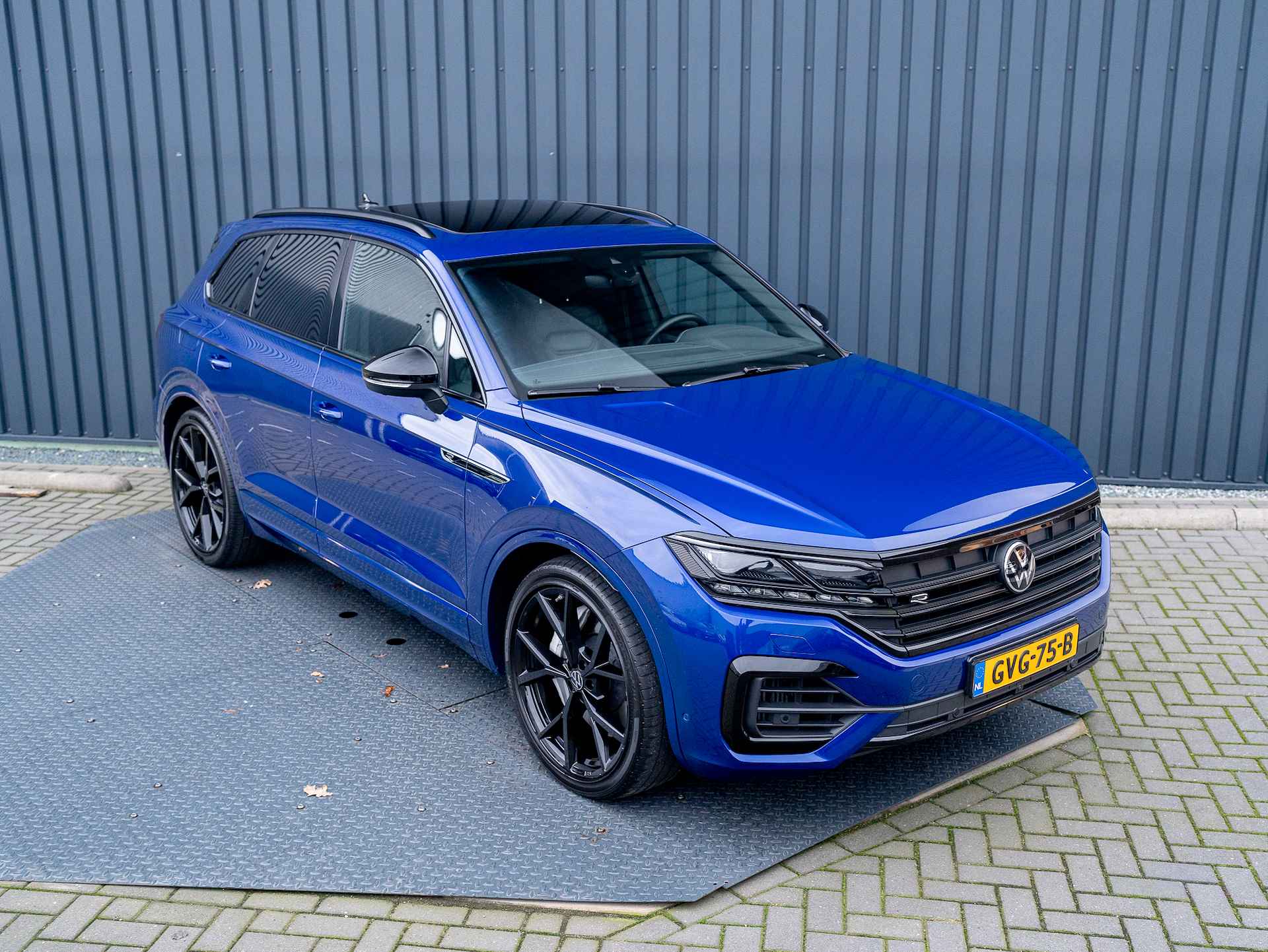 Volkswagen Touareg 3.0 TSi 4MOTION R | Panodak | Stoelkoeling | Trekhaak | Luchtvering | 22'' | Prijs Rijklaar!! - 56/65