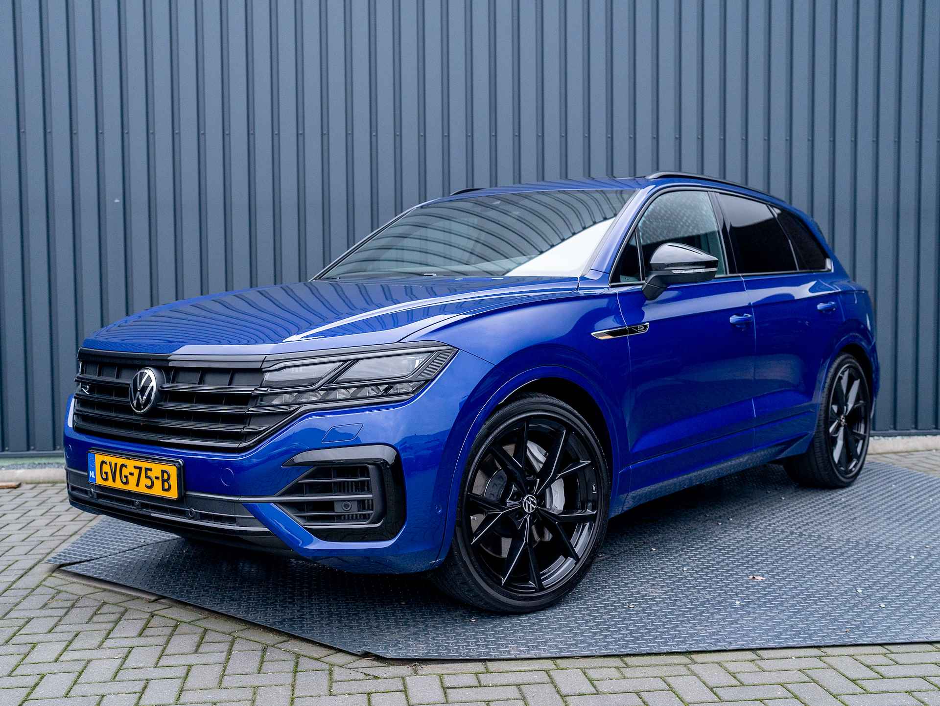 Volkswagen Touareg 3.0 TSi 4MOTION R | Panodak | Stoelkoeling | Trekhaak | Luchtvering | 22'' | Prijs Rijklaar!! - 60/65