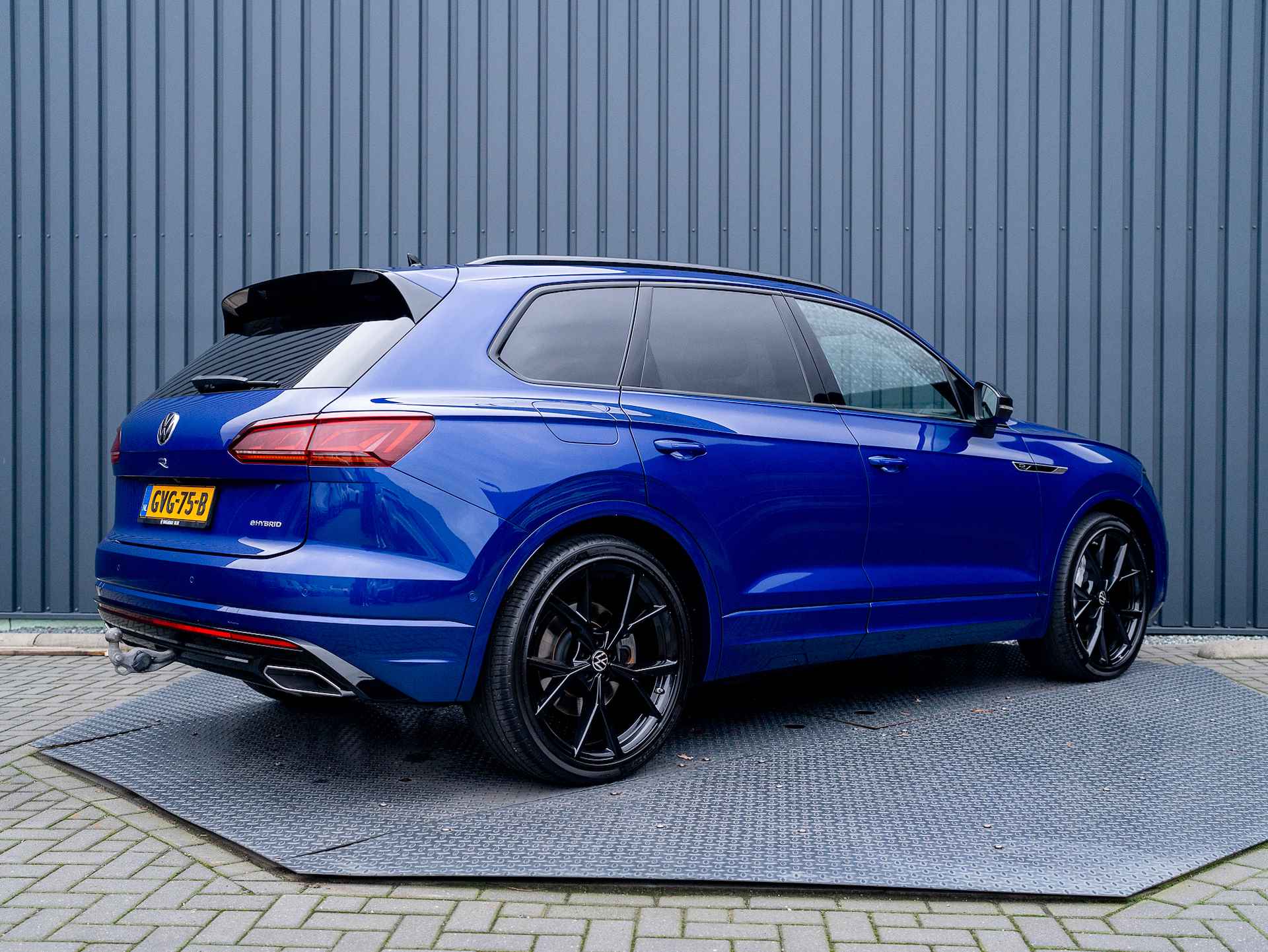 Volkswagen Touareg 3.0 TSi 4MOTION R | Panodak | Stoelkoeling | Trekhaak | Luchtvering | 22'' | Prijs Rijklaar!! - 63/65