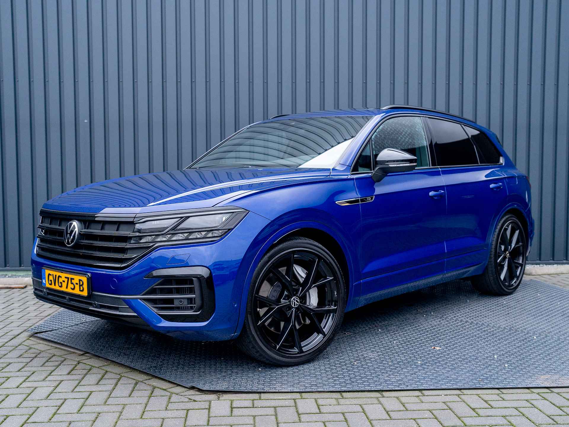 Volkswagen Touareg 3.0 TSi 4MOTION R | Panodak | Stoelkoeling | Trekhaak | Luchtvering | 22'' | Prijs Rijklaar!! - 64/65