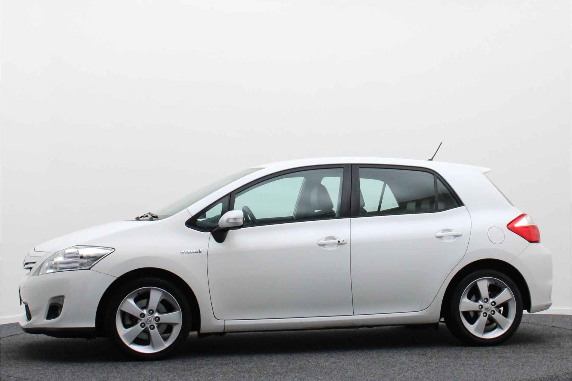 Toyota Auris 1.8 Full Hybrid Executive Climate, Camera, Cruise, Navigatie, Bluetooth, PDC, Trekhaak, 17'' - 8/41