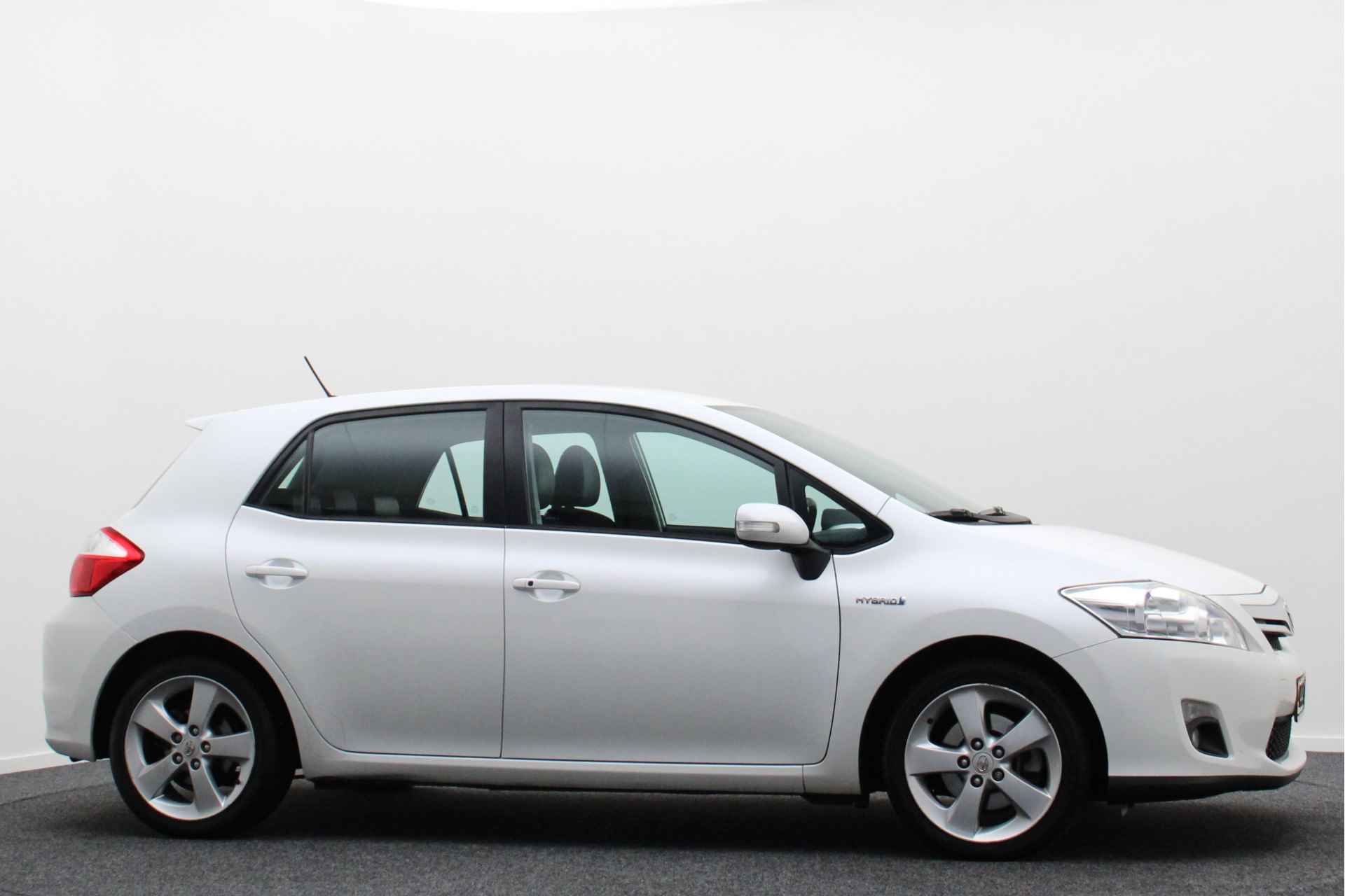 Toyota Auris 1.8 Full Hybrid Executive Climate, Camera, Cruise, Navigatie, Bluetooth, PDC, Trekhaak, 17'' - 19/41