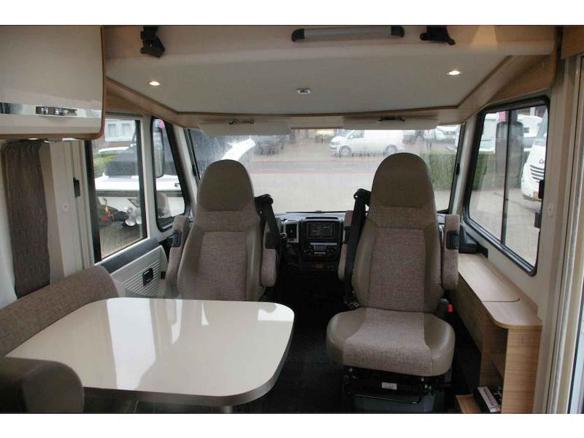 Dethleffs Globebus I6 GT-Line  Enkele bedden, XXL Garage - 11/22