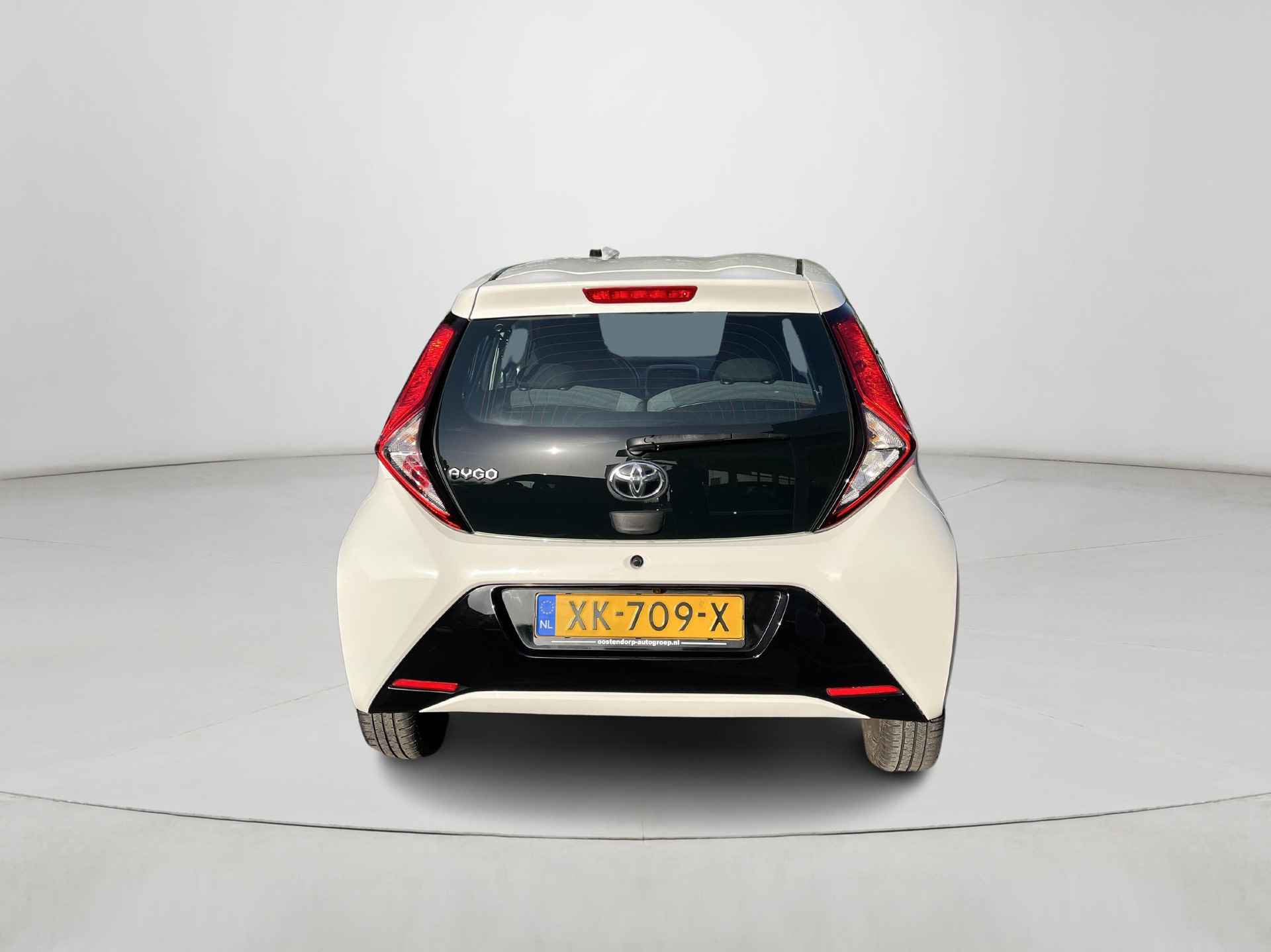 Toyota Aygo 1.0 VVT-i x-play | Navigatie | Airconditioning | Parkeercamera | Elektrische ramen voor | - 5/25