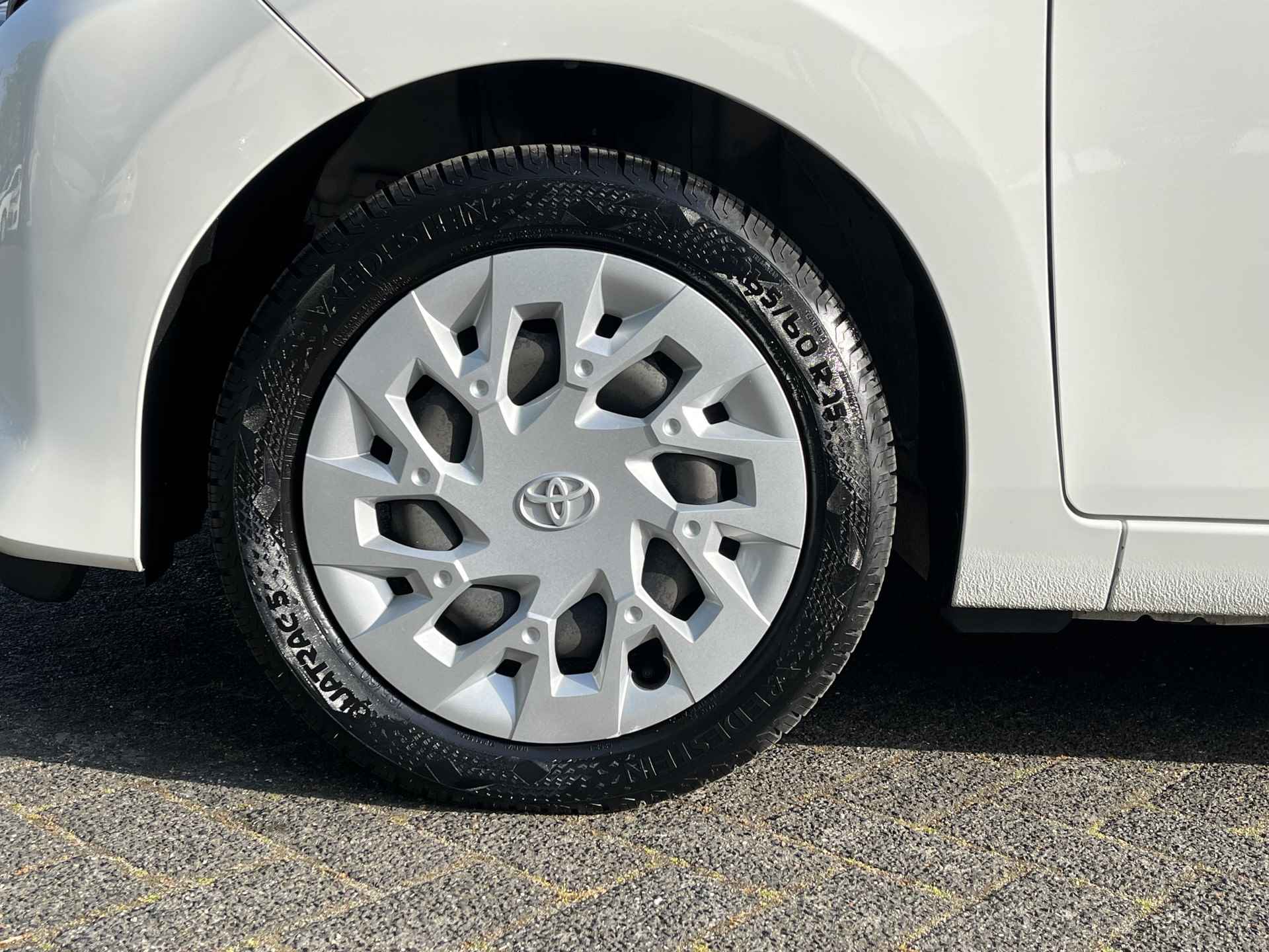 Toyota Aygo 1.0 VVT-i x-play | Navigatie | Airconditioning | Parkeercamera | Elektrische ramen voor | - 10/25