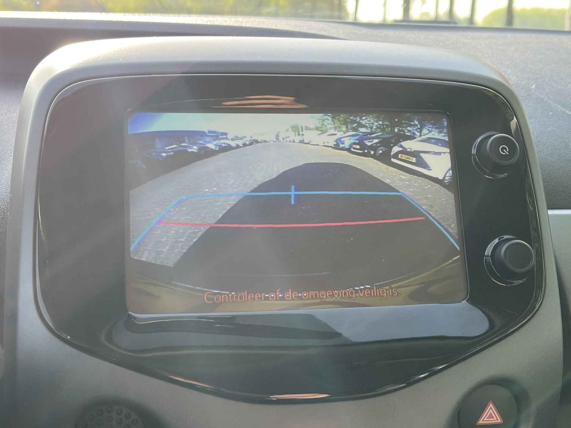 Toyota Aygo 1.0 VVT-i x-play | Navigatie | Airconditioning | Parkeercamera | Elektrische ramen voor | - 16/25