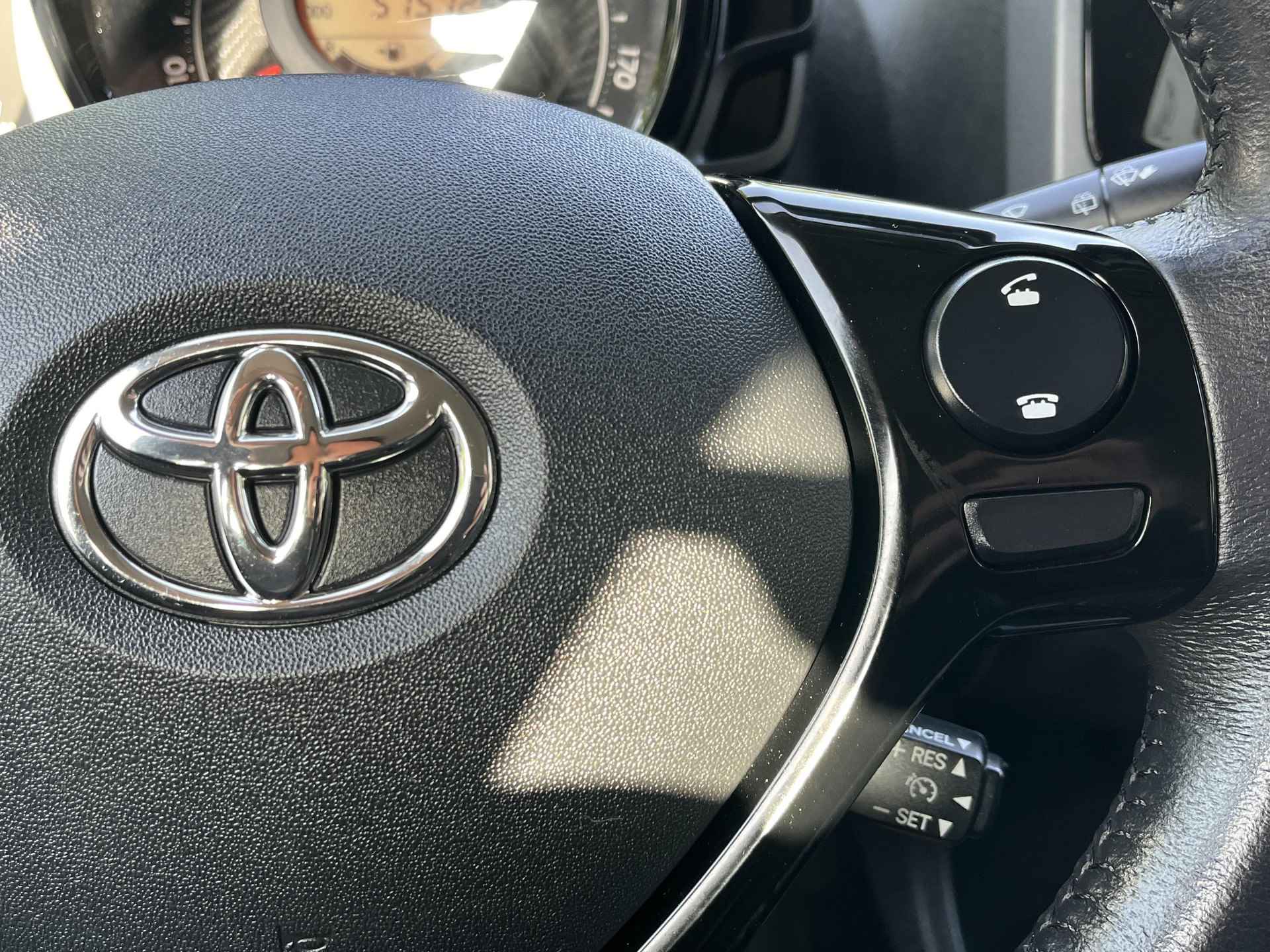 Toyota Aygo 1.0 VVT-i x-play | Navigatie | Airconditioning | Parkeercamera | Elektrische ramen voor | - 19/25