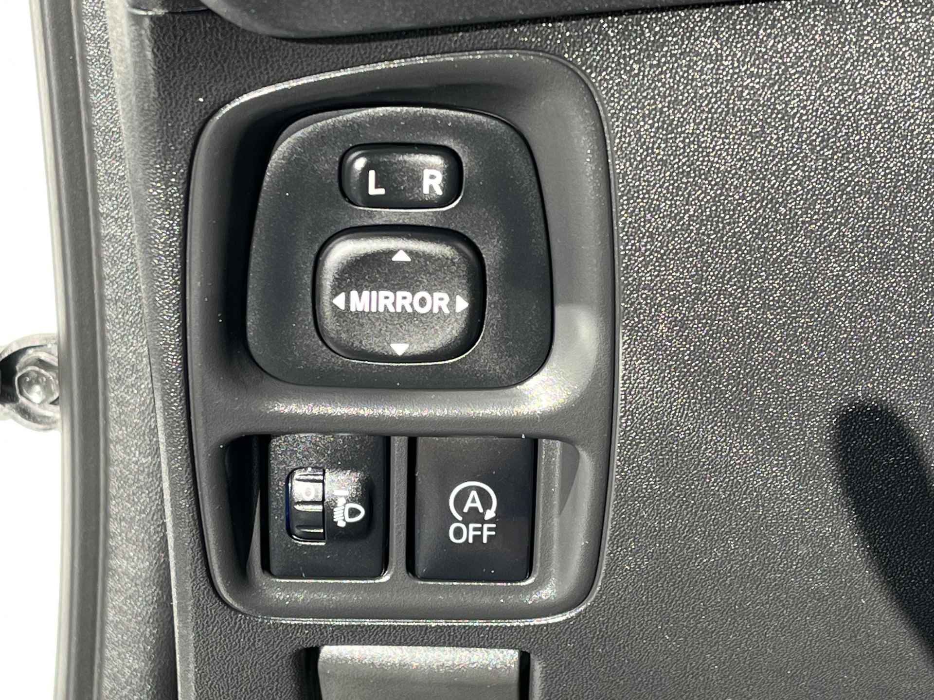 Toyota Aygo 1.0 VVT-i x-play | Navigatie | Airconditioning | Parkeercamera | Elektrische ramen voor | - 21/25