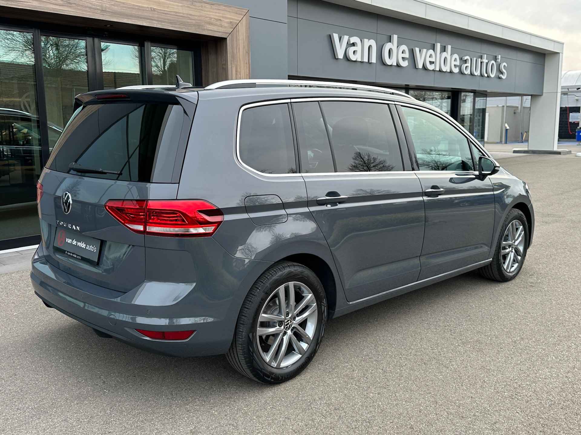 Volkswagen Touran 1.5 TSI 150pk DSG Highline 7-persoons | Dode hoek | Virtual cockpit | Navi | Rijklaar incl. garantie - 3/32