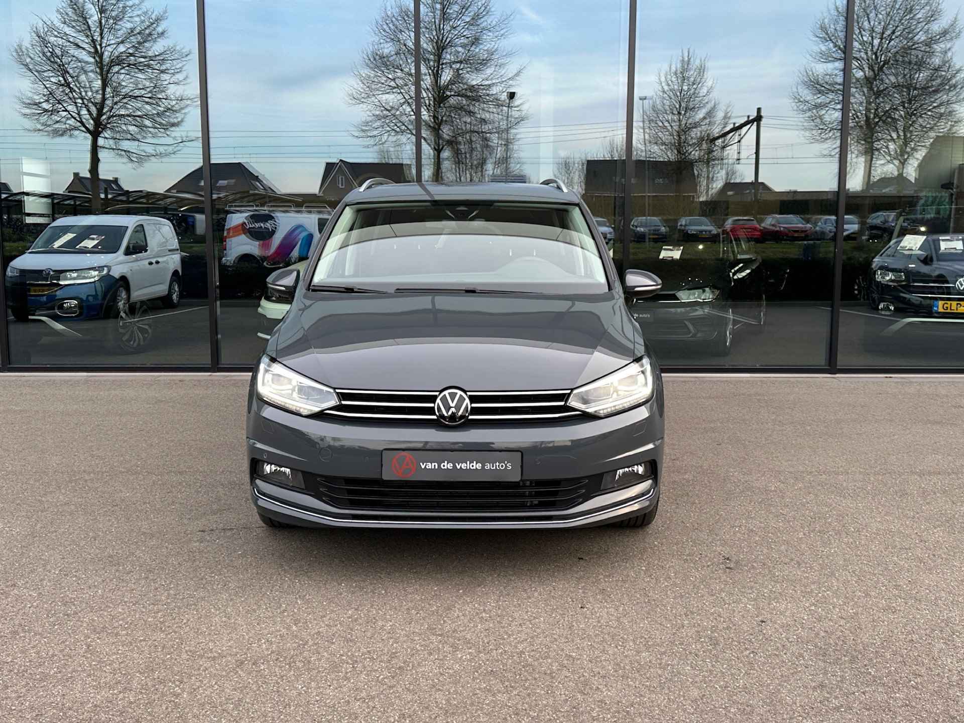 Volkswagen Touran 1.5 TSI 150pk DSG Highline 7-persoons | Dode hoek | Virtual cockpit | Navi | Rijklaar incl. garantie - 30/32