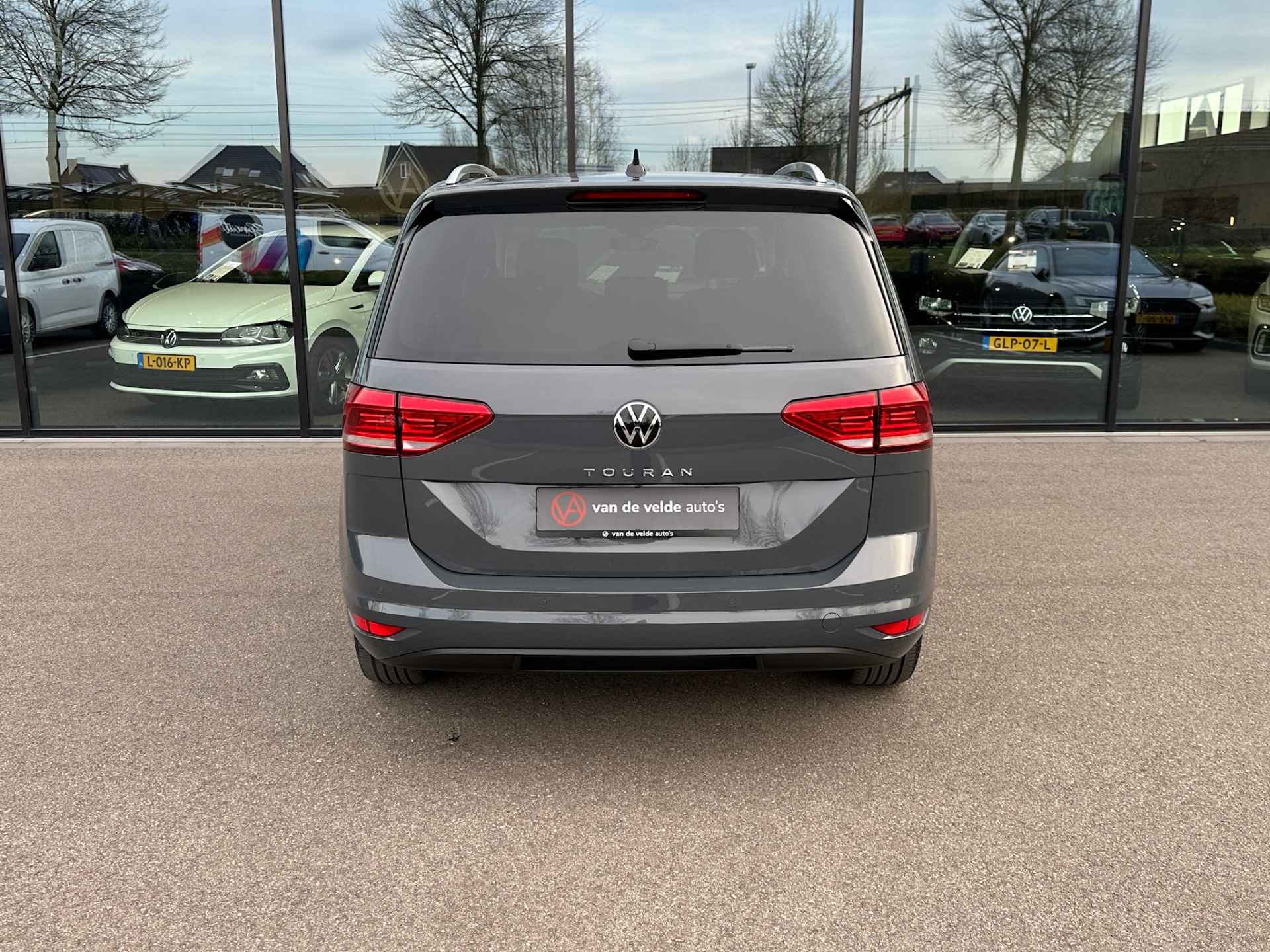 Volkswagen Touran 1.5 TSI 150pk DSG Highline 7-persoons | Dode hoek | Virtual cockpit | Navi | Rijklaar incl. garantie - 31/32