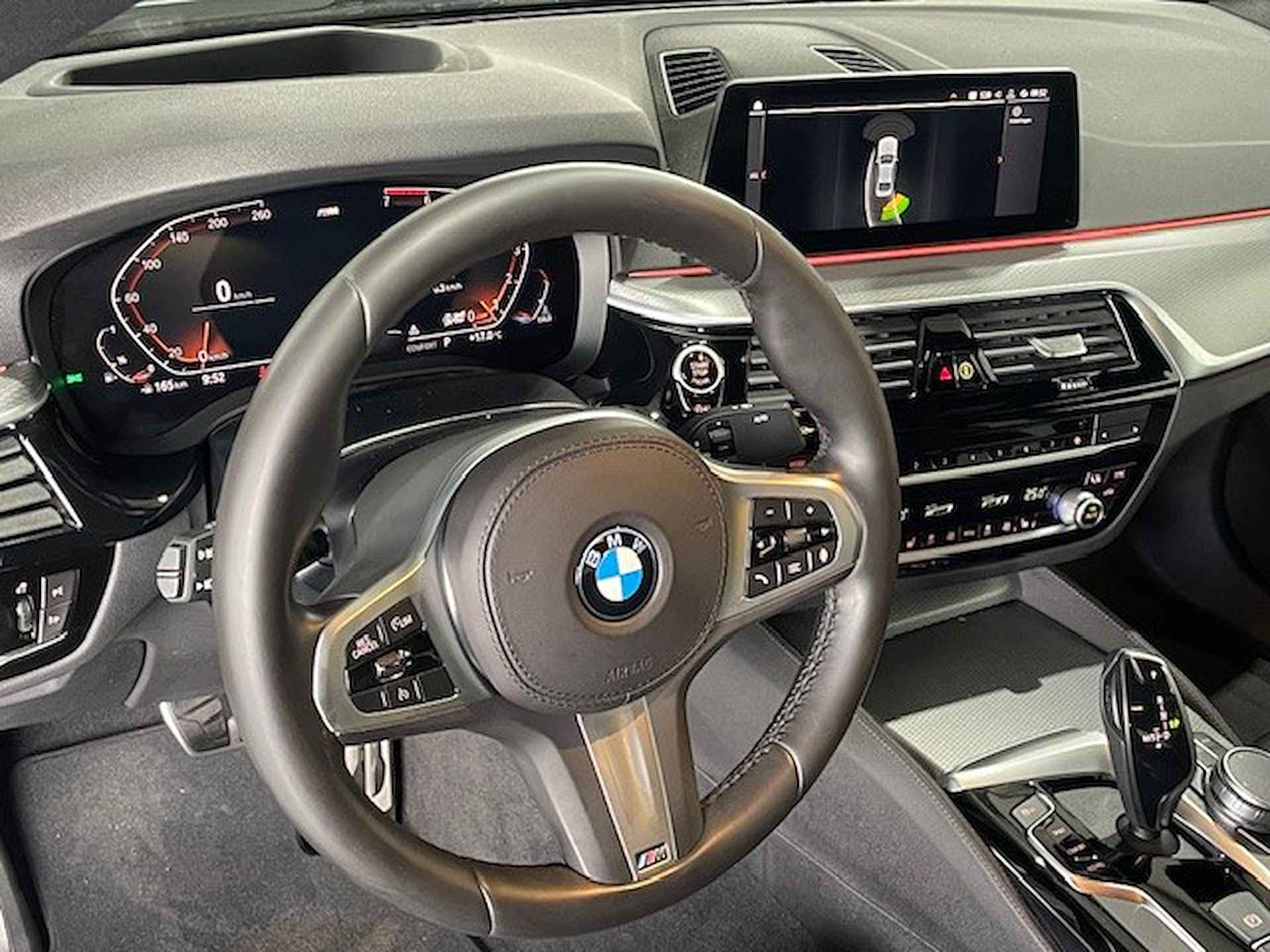BMW 5 Serie 520i High Executive Edition M sport / Head Up / Leder - 24/34
