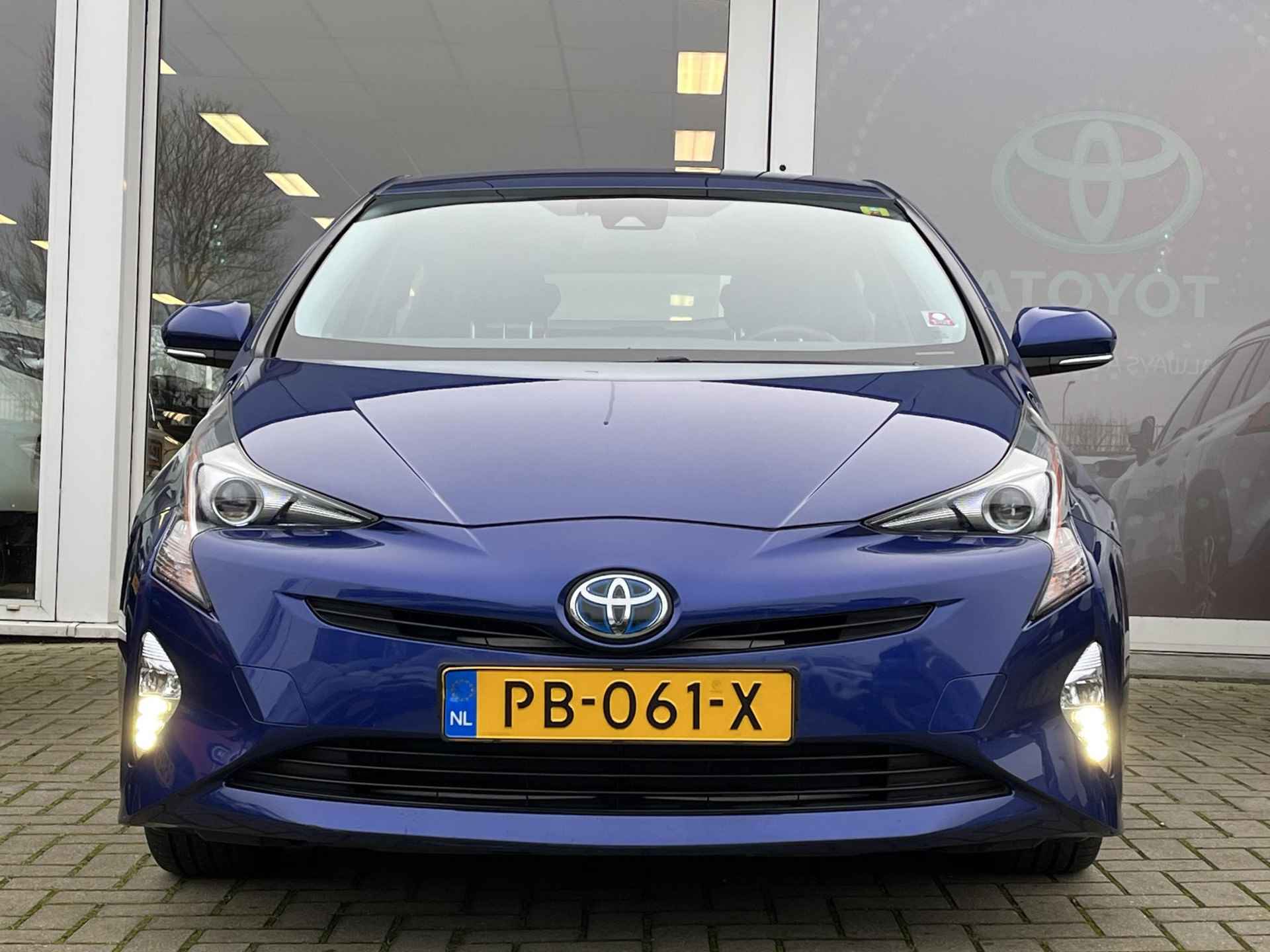 Toyota Prius 1.8 First Edition | 1e Eigenaar | Trekhaak | BlindSpot | Stoelverwarming | HUD | Navigatie | 10 Jaar Garantie | Nederlandse Auto | - 6/35