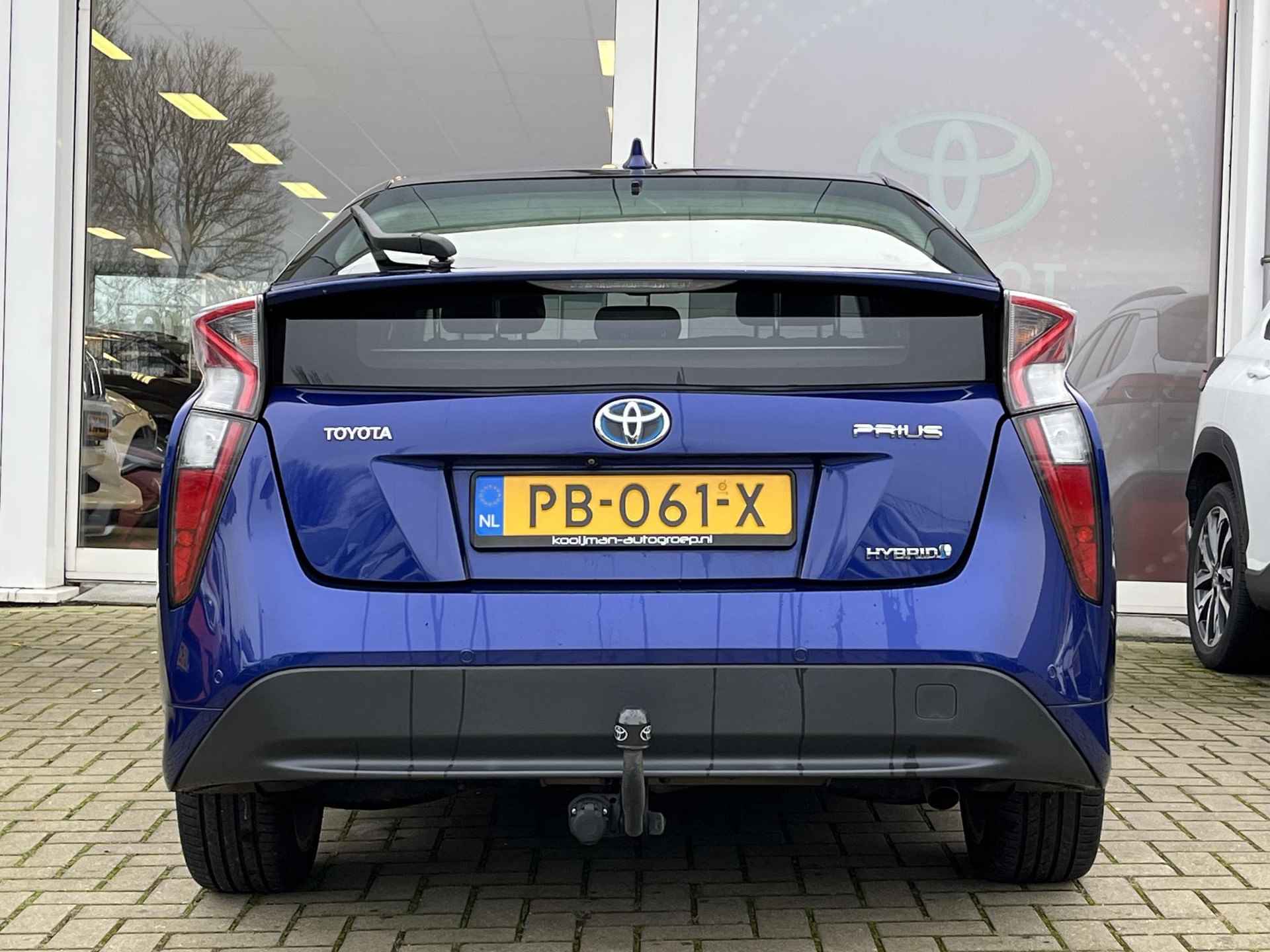 Toyota Prius 1.8 First Edition | 1e Eigenaar | Trekhaak | BlindSpot | Stoelverwarming | HUD | Navigatie | 10 Jaar Garantie | Nederlandse Auto | - 12/35