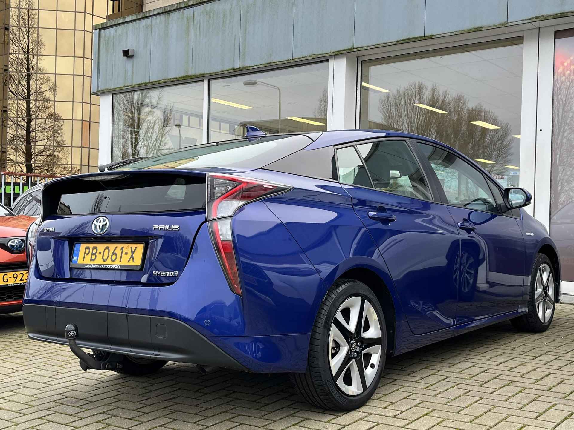 Toyota Prius 1.8 First Edition | 1e Eigenaar | Trekhaak | BlindSpot | Stoelverwarming | HUD | Navigatie | 10 Jaar Garantie | Nederlandse Auto | - 13/35