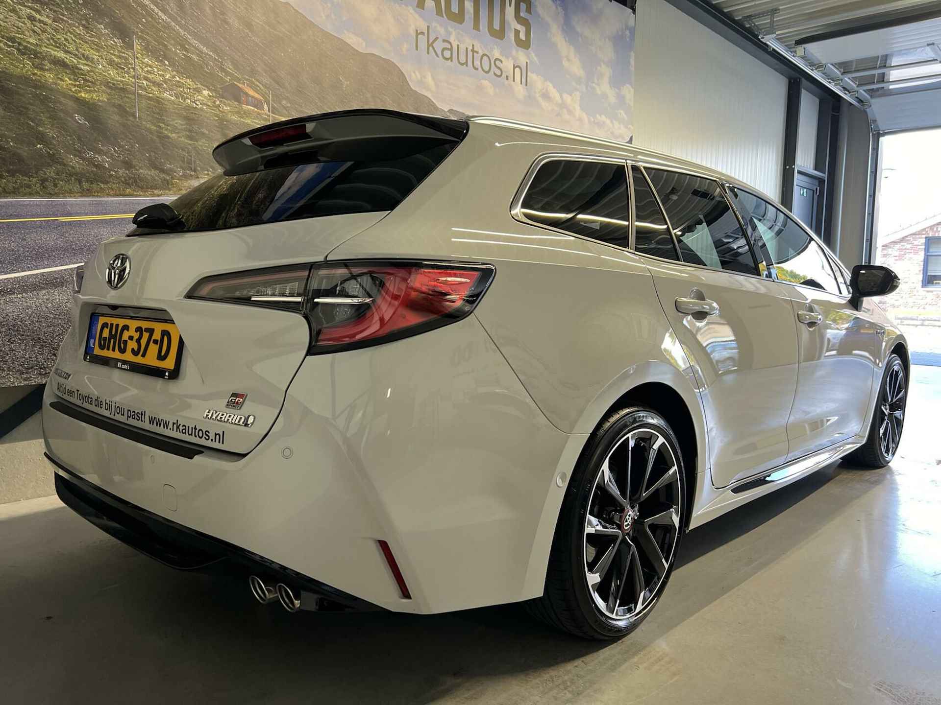 Toyota Corolla TS 2.0 Hybrid GR-Sport Plus / Uniek! - 4/37