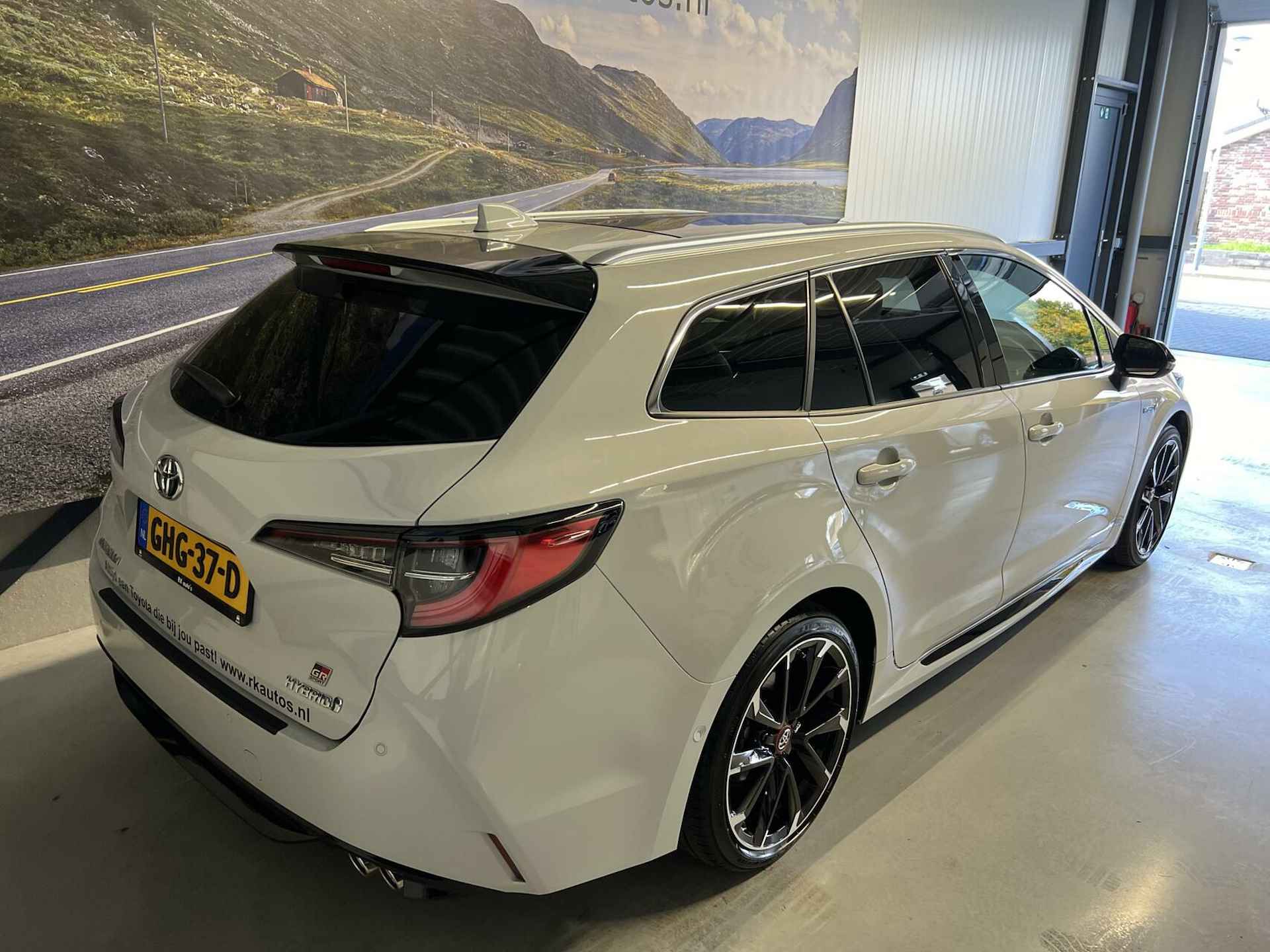 Toyota Corolla TS 2.0 Hybrid GR-Sport Plus / Uniek! - 17/37