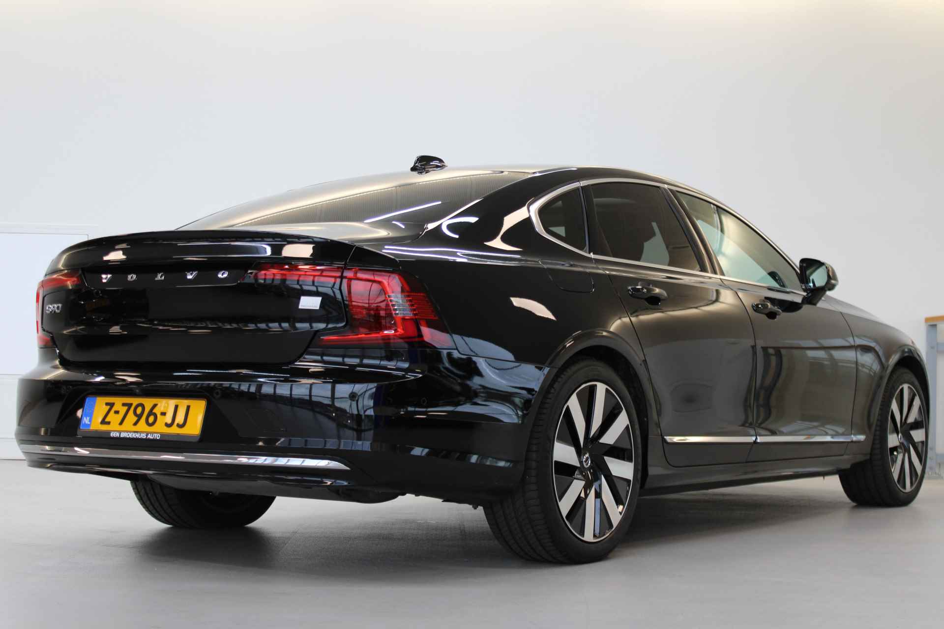 Volvo S90 T8 455PK Plus Bright | Panoramdak | Trekhaak | 360º view Camera | Getint Glas | Leer - 3/67