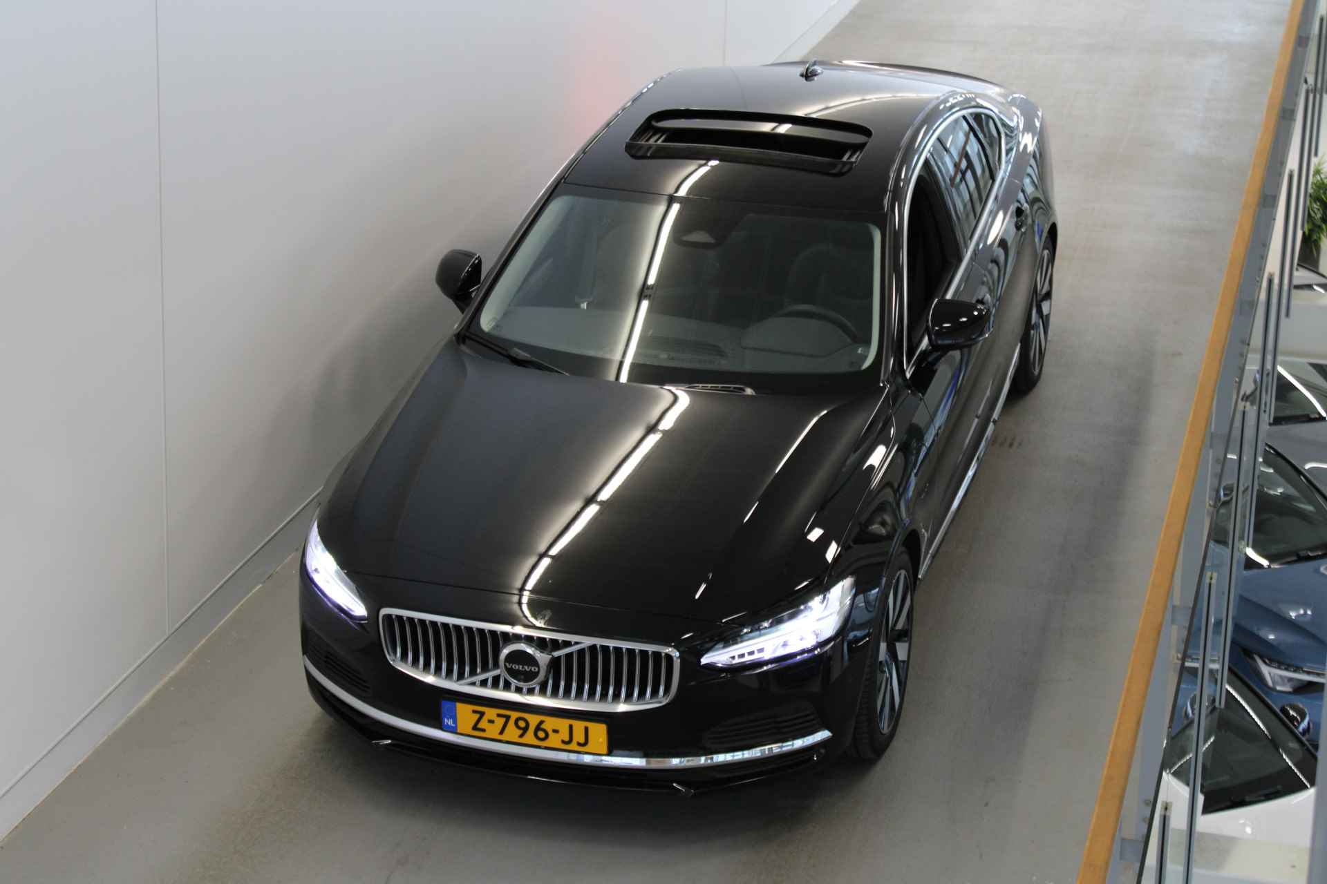 Volvo S90 T8 455PK Plus Bright | Panoramdak | Trekhaak | 360º view Camera | Getint Glas | Leer - 24/67