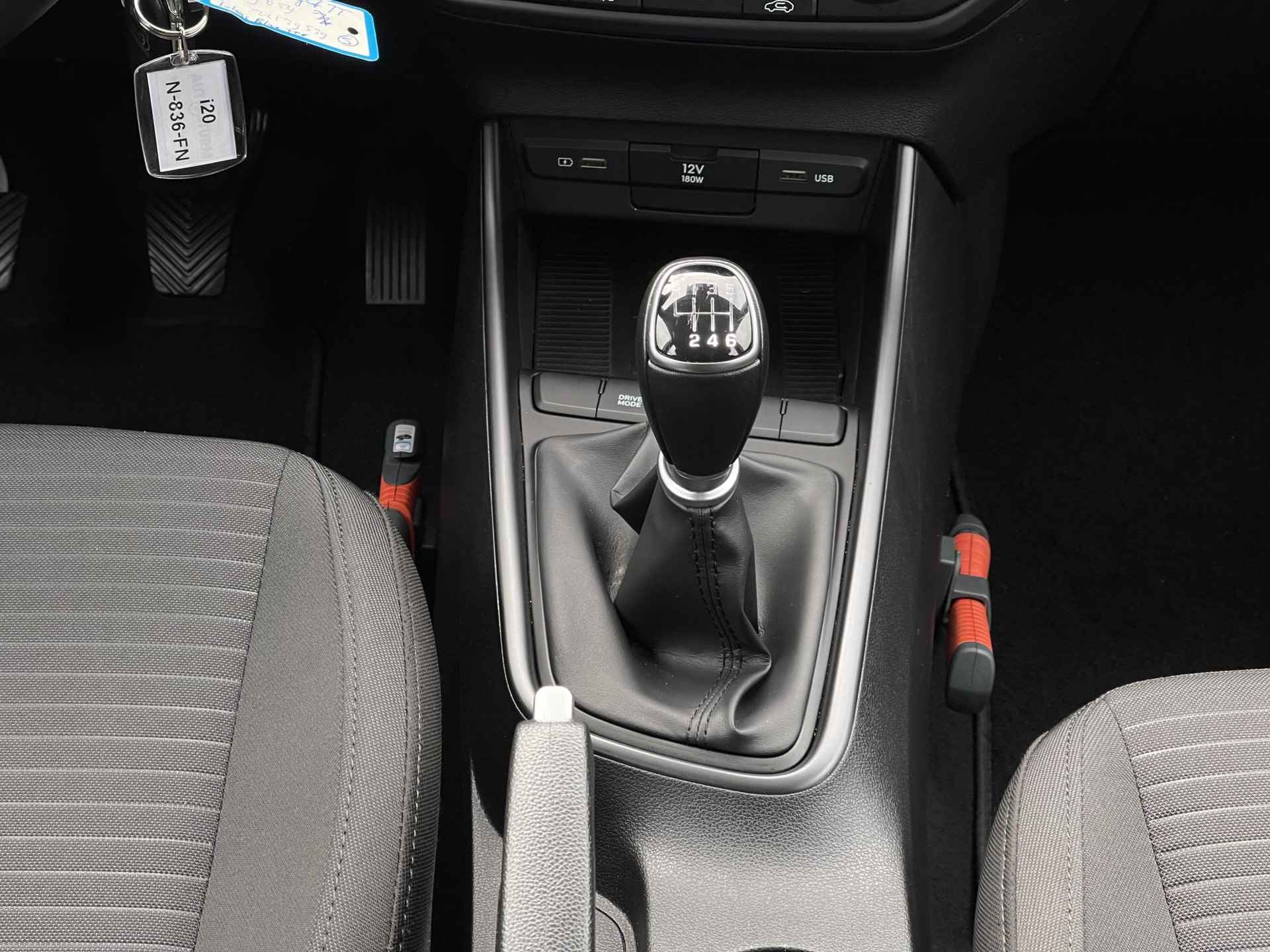 Hyundai i20 1.0 T-GDI Comfort | Two-Tone Lakkleur | Apple Carplay/Android Auto | Camera | Dodehoek Detectie | Cruise Control | Airco | Rijklaarprijs! - 19/25