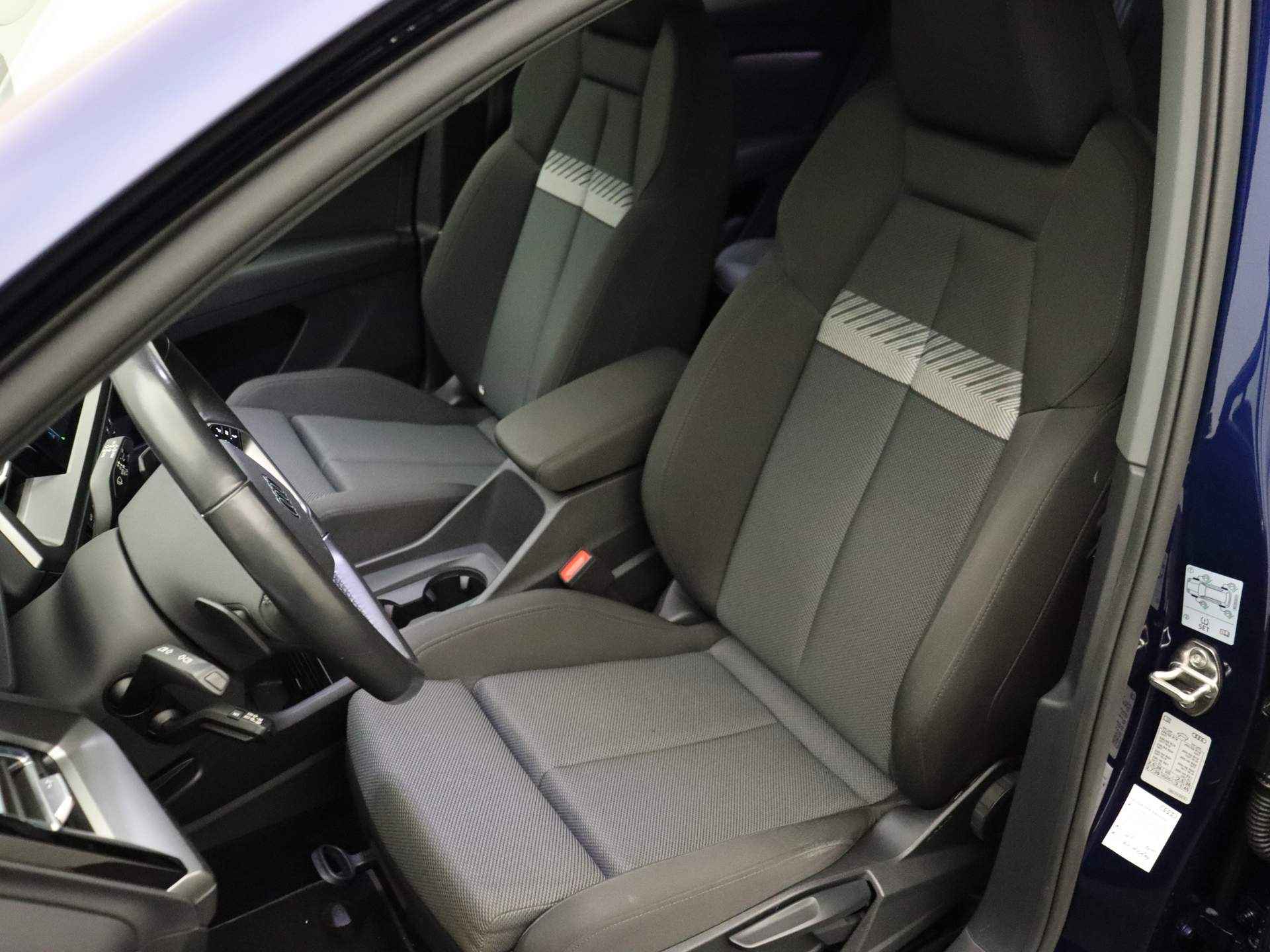 Audi Q4 e-tron Advanced Edition 40 77 kWh | Head-Up | 20-Inch | Stoelverwarming | Sportstoelen | Adaptief-onderstel | Side-Assist| - 9/42