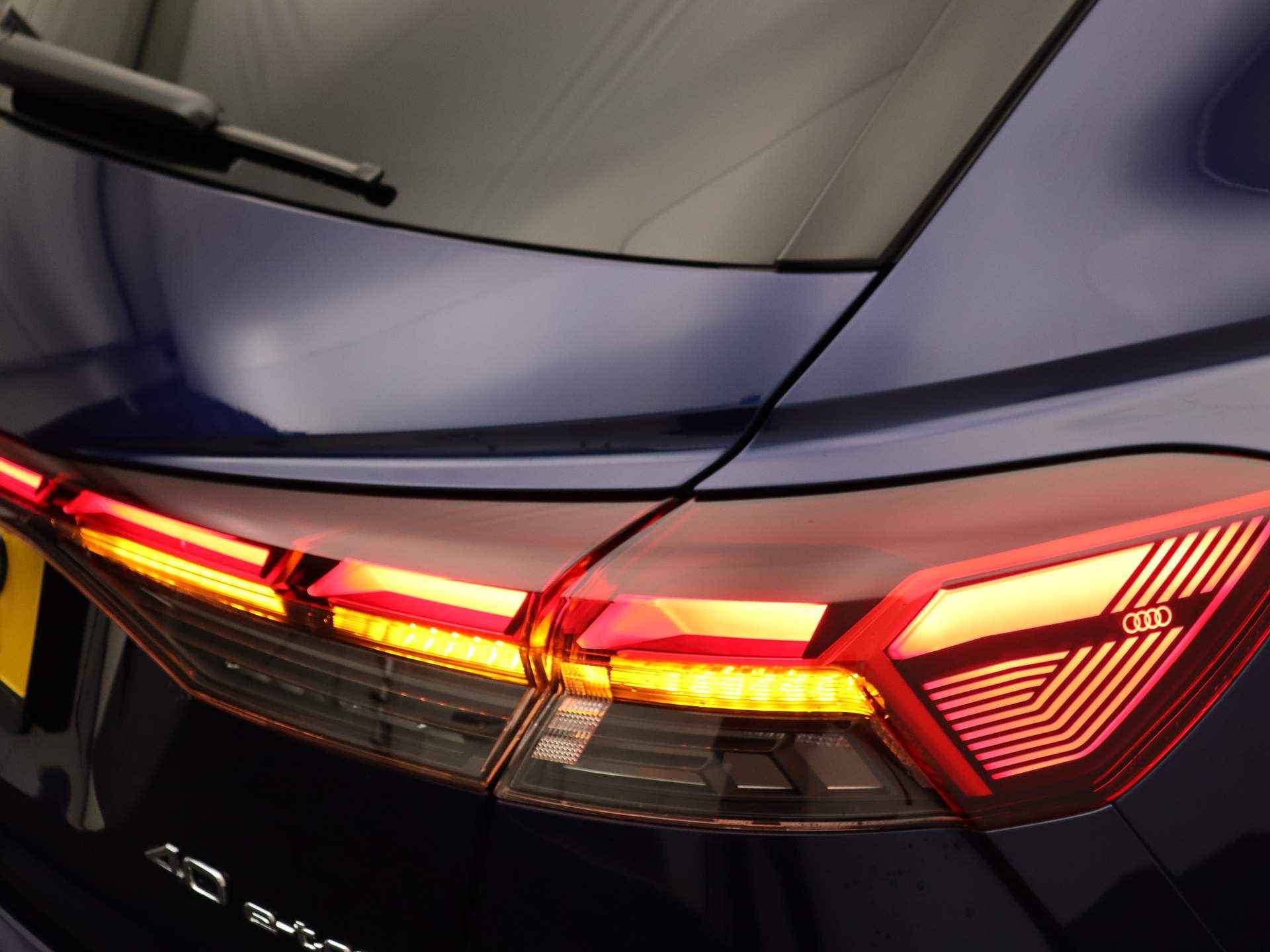 Audi Q4 e-tron Advanced Edition 40 77 kWh | Head-Up | 20-Inch | Stoelverwarming | Sportstoelen | Adaptief-onderstel | Side-Assist| - 39/42
