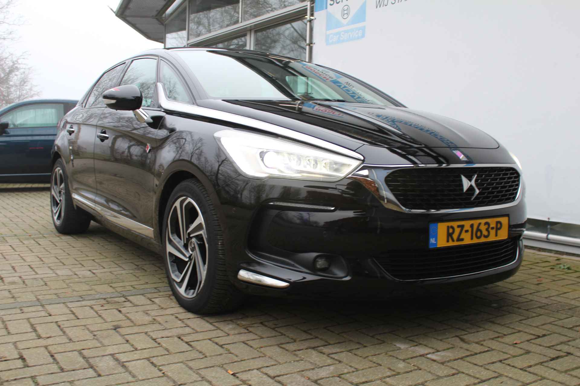 DS DS 5 1.6 THP 165pk Performance Line | Incl. 12 maanden Garantie | Panoramadak | Achteruitrijcamera | Parkeersenoren V+A | Trekhaak | Keyless entry | Elektrisch verstelbare stoelen | Half leder/alcantara bekleding | Cruise controle | Navigatie | Climate controle | Dodehoekdetectie | LED | oplampen | Origineel NL auto | NAP | - 15/66