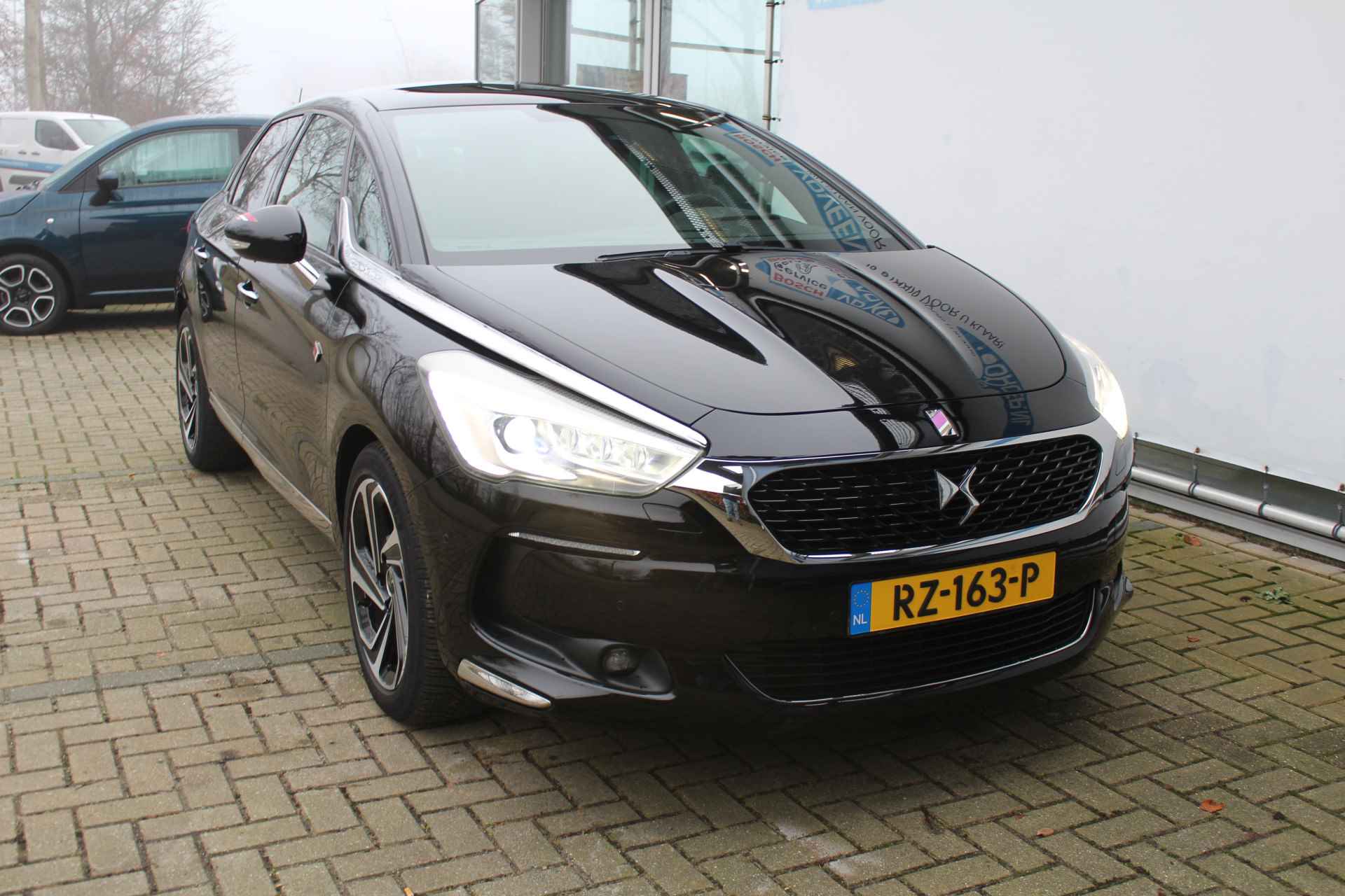 DS DS 5 1.6 THP 165pk Performance Line | Incl. 12 maanden Garantie | Panoramadak | Achteruitrijcamera | Parkeersenoren V+A | Trekhaak | Keyless entry | Elektrisch verstelbare stoelen | Half leder/alcantara bekleding | Cruise controle | Navigatie | Climate controle | Dodehoekdetectie | LED | oplampen | Origineel NL auto | NAP | - 16/66