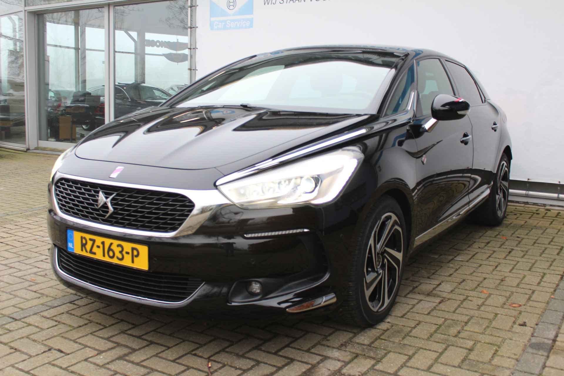 DS DS 5 1.6 THP 165pk Performance Line | Incl. 12 maanden Garantie | Panoramadak | Achteruitrijcamera | Parkeersenoren V+A | Trekhaak | Keyless entry | Elektrisch verstelbare stoelen | Half leder/alcantara bekleding | Cruise controle | Navigatie | Climate controle | Dodehoekdetectie | LED | oplampen | Origineel NL auto | NAP | - 7/66