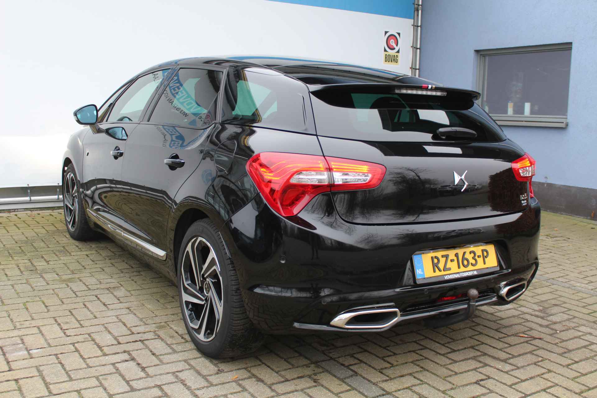 DS DS 5 1.6 THP 165pk Performance Line | Incl. 12 maanden Garantie | Panoramadak | Achteruitrijcamera | Parkeersenoren V+A | Trekhaak | Keyless entry | Elektrisch verstelbare stoelen | Half leder/alcantara bekleding | Cruise controle | Navigatie | Climate controle | Dodehoekdetectie | LED | oplampen | Origineel NL auto | NAP | - 8/66