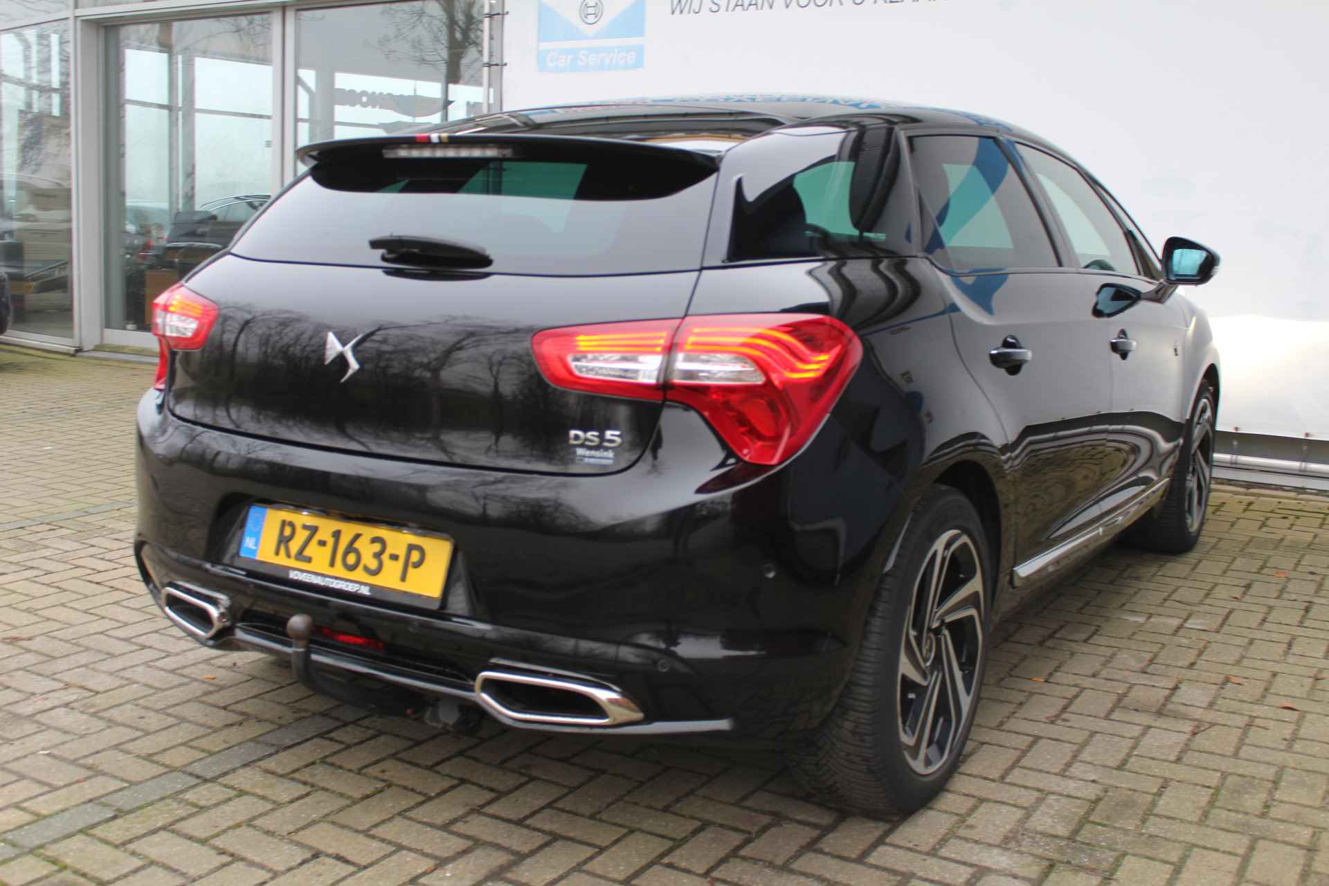 DS DS 5 1.6 THP 165pk Performance Line | Incl. 12 maanden Garantie | Panoramadak | Achteruitrijcamera | Parkeersenoren V+A | Trekhaak | Keyless entry | Elektrisch verstelbare stoelen | Half leder/alcantara bekleding | Cruise controle | Navigatie | Climate controle | Dodehoekdetectie | LED | oplampen | Origineel NL auto | NAP | - 10/66