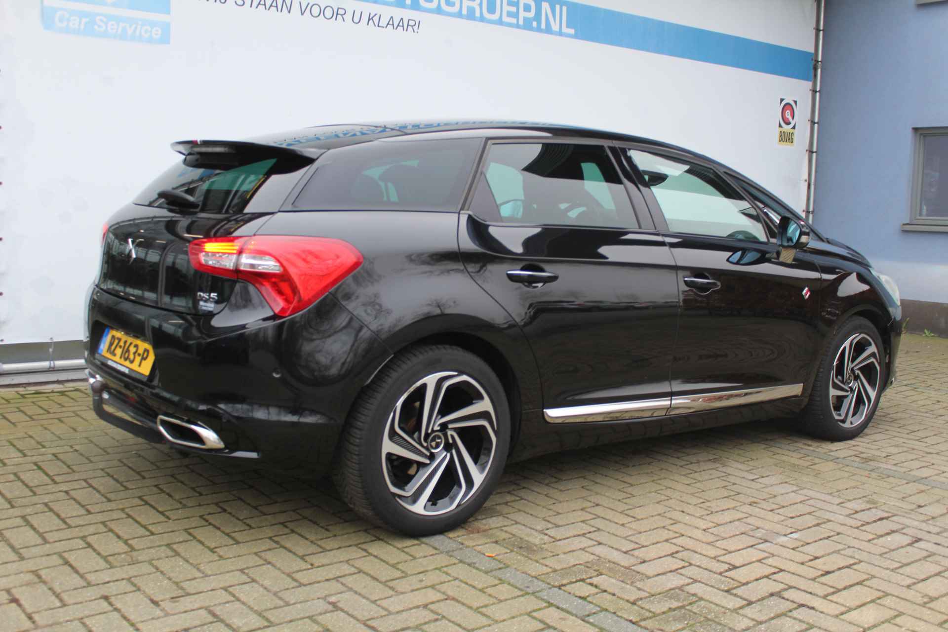 DS DS 5 1.6 THP 165pk Performance Line | Incl. 12 maanden Garantie | Panoramadak | Achteruitrijcamera | Parkeersenoren V+A | Trekhaak | Keyless entry | Elektrisch verstelbare stoelen | Half leder/alcantara bekleding | Cruise controle | Navigatie | Climate controle | Dodehoekdetectie | LED | oplampen | Origineel NL auto | NAP | - 11/66