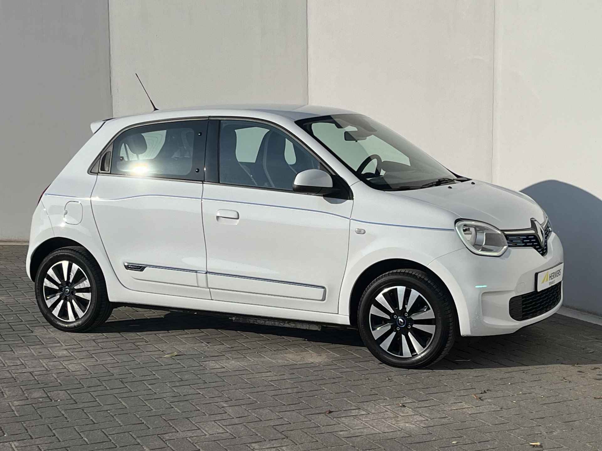 Renault Twingo Z.E. R80 Intens Automaat / €2.000,- Subsidie mogelijk / Climate control / Cruise control / Apple carplay & Android auto / Achteruitrijcamera / 15" Lichtmetalen velgen - 23/50