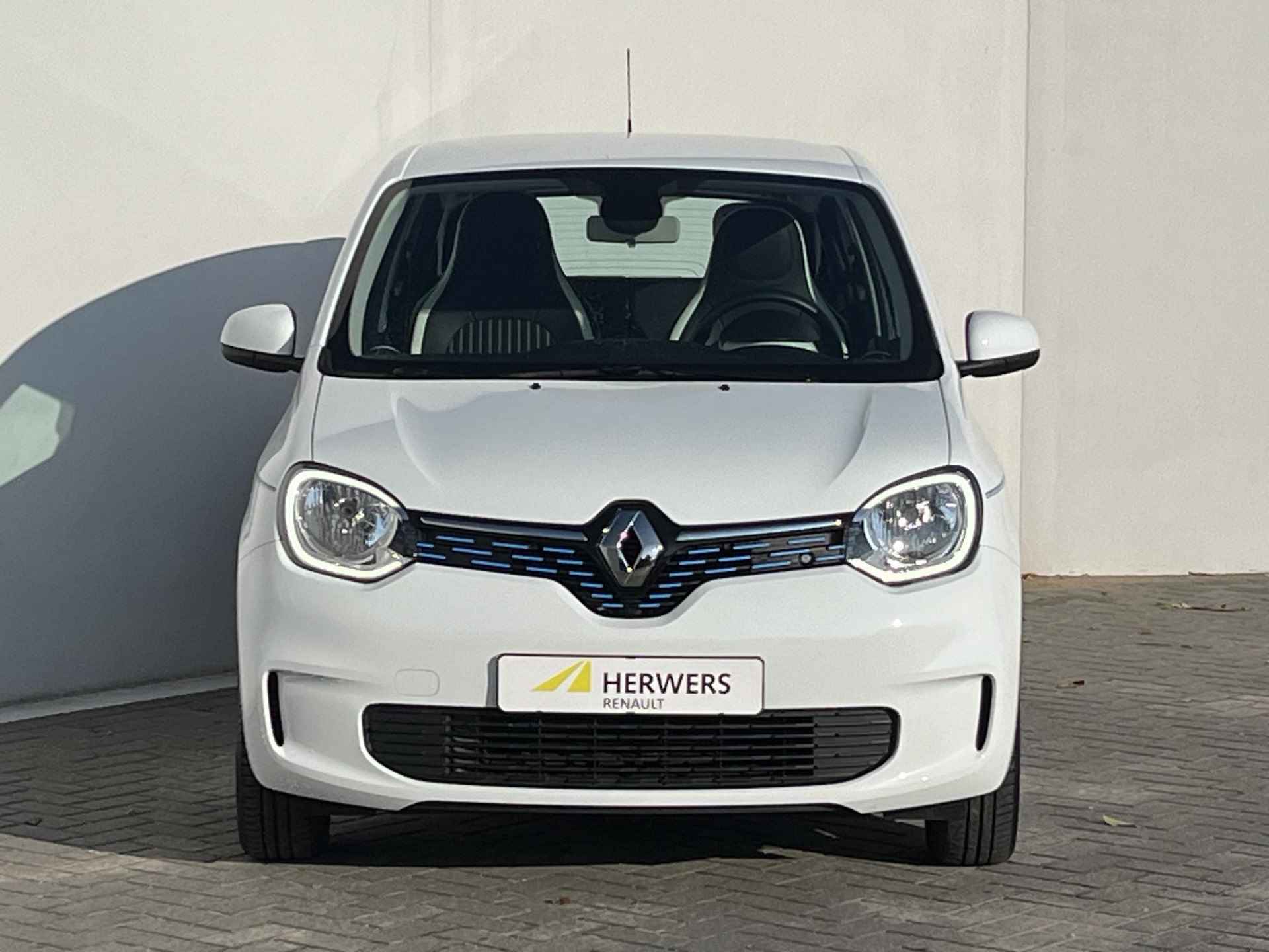 Renault Twingo Z.E. R80 Intens Automaat / €2.000,- Subsidie mogelijk / Climate control / Cruise control / Apple carplay & Android auto / Achteruitrijcamera / 15" Lichtmetalen velgen - 24/50