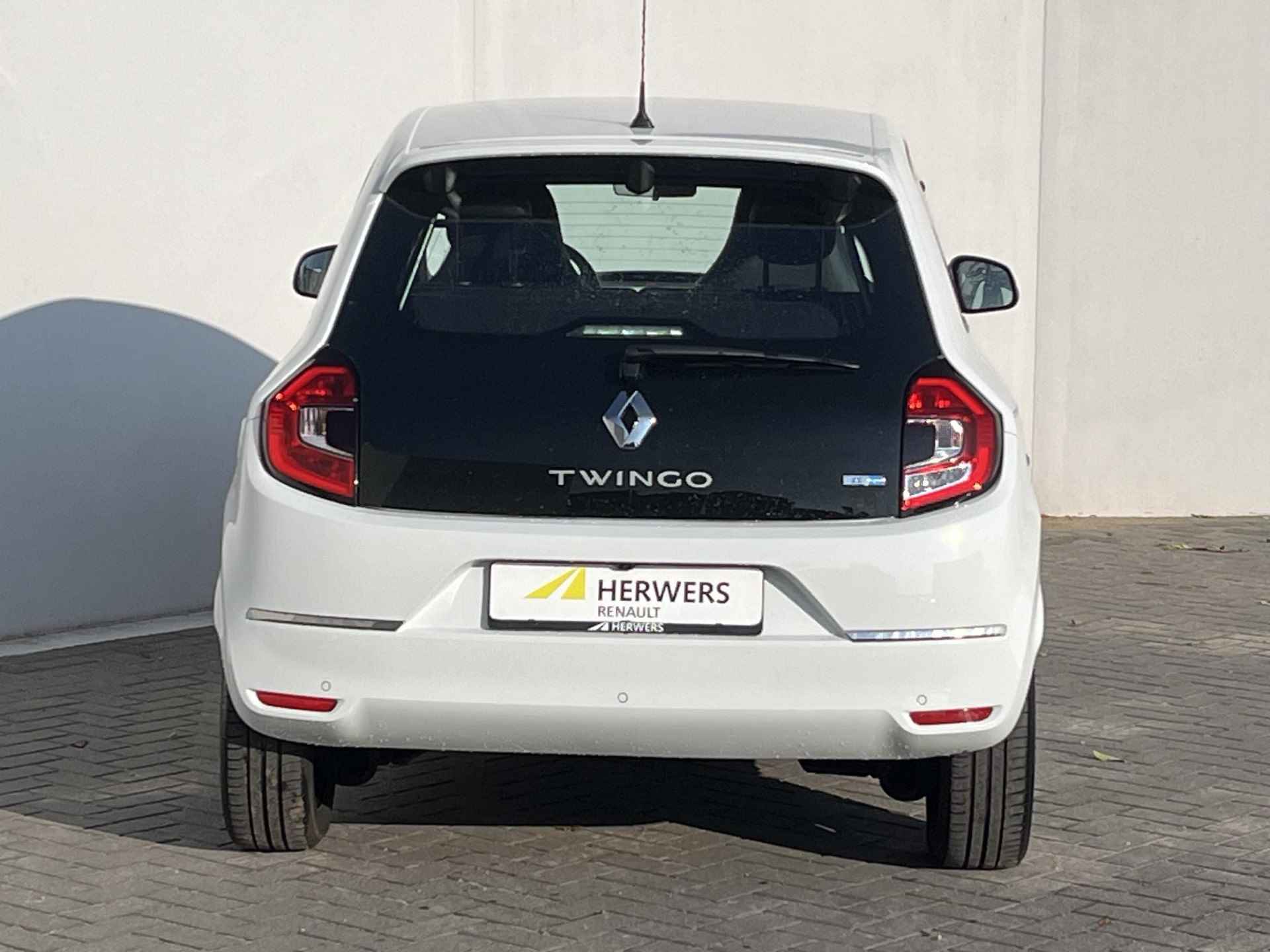 Renault Twingo Z.E. R80 Intens Automaat / €2.000,- Subsidie mogelijk / Climate control / Cruise control / Apple carplay & Android auto / Achteruitrijcamera / 15" Lichtmetalen velgen - 25/50