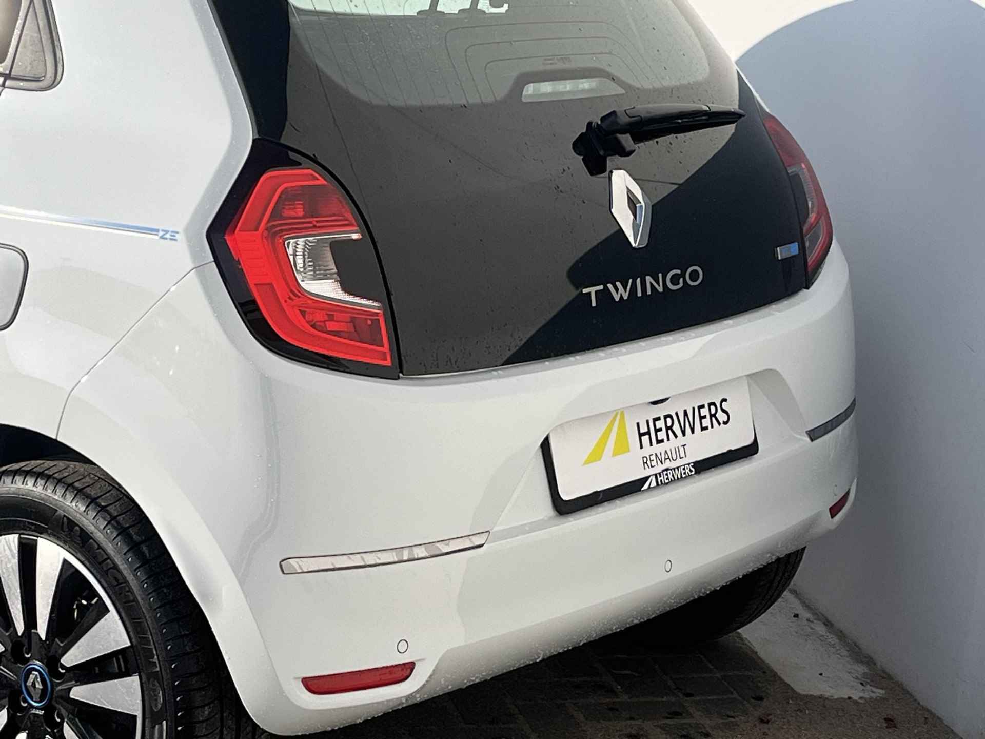 Renault Twingo Z.E. R80 Intens Automaat / €2.000,- Subsidie mogelijk / Climate control / Cruise control / Apple carplay & Android auto / Achteruitrijcamera / 15" Lichtmetalen velgen - 43/50